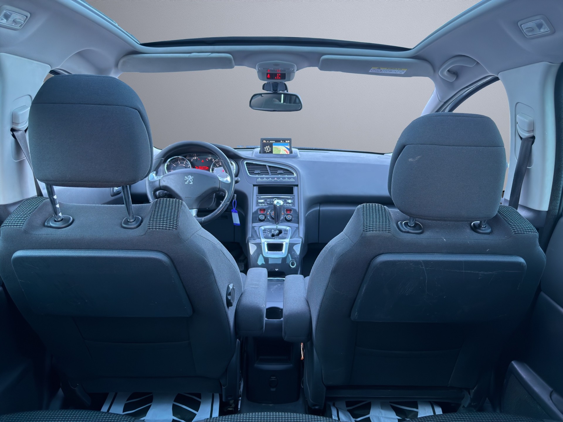 PEUGEOT 5008 1.6 16V T Style Tiptronic-image-11