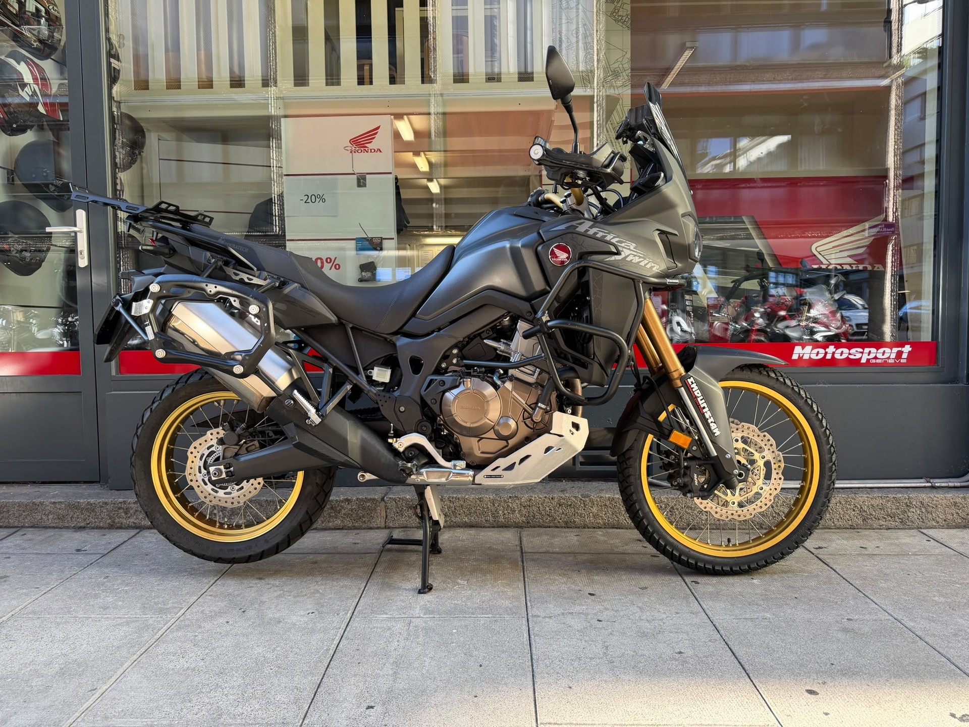 HONDA CRF 1000A Africa Twin-image-0