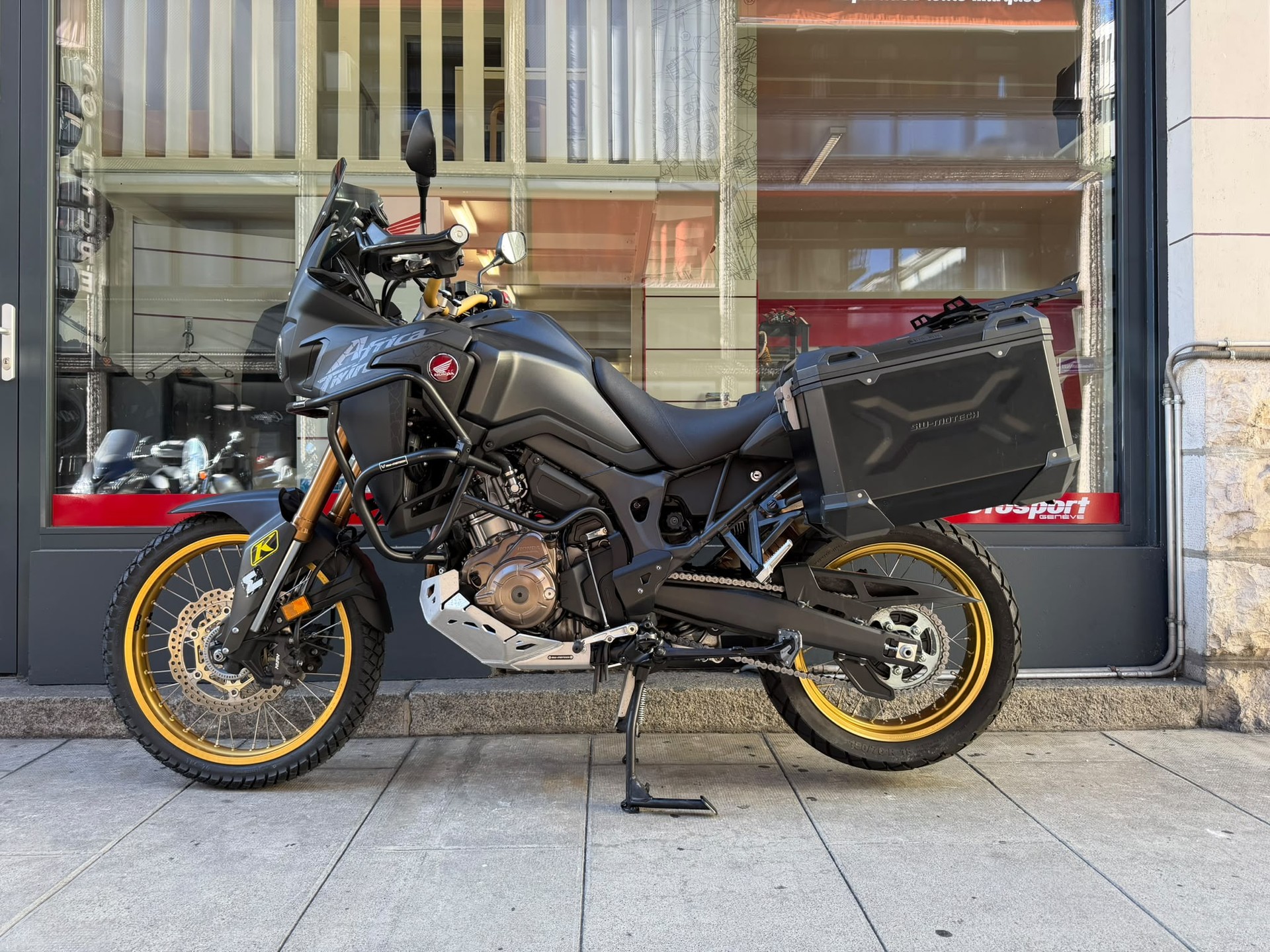 HONDA CRF 1000A Africa Twin-image-5