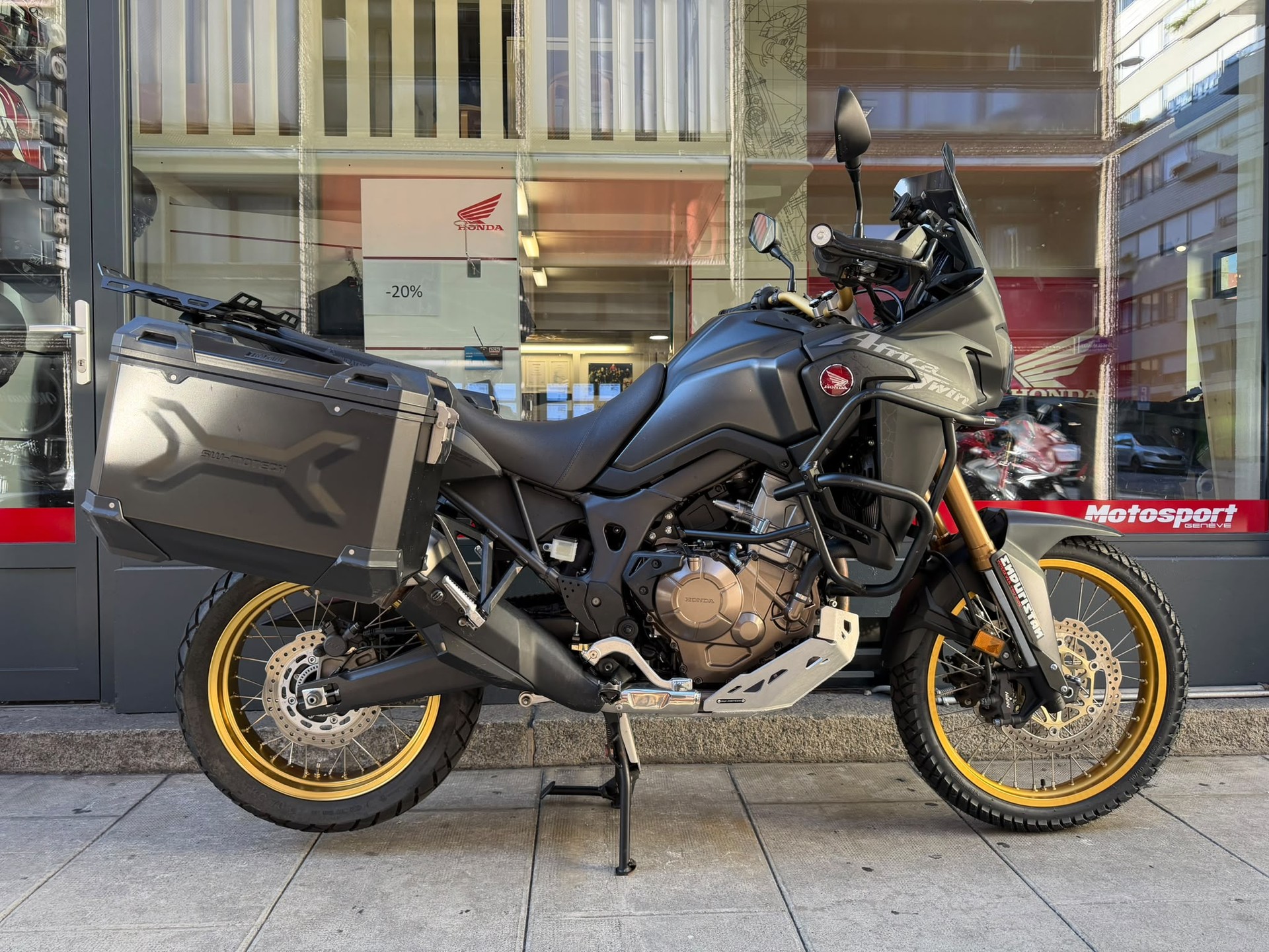 HONDA CRF 1000A Africa Twin-image-8