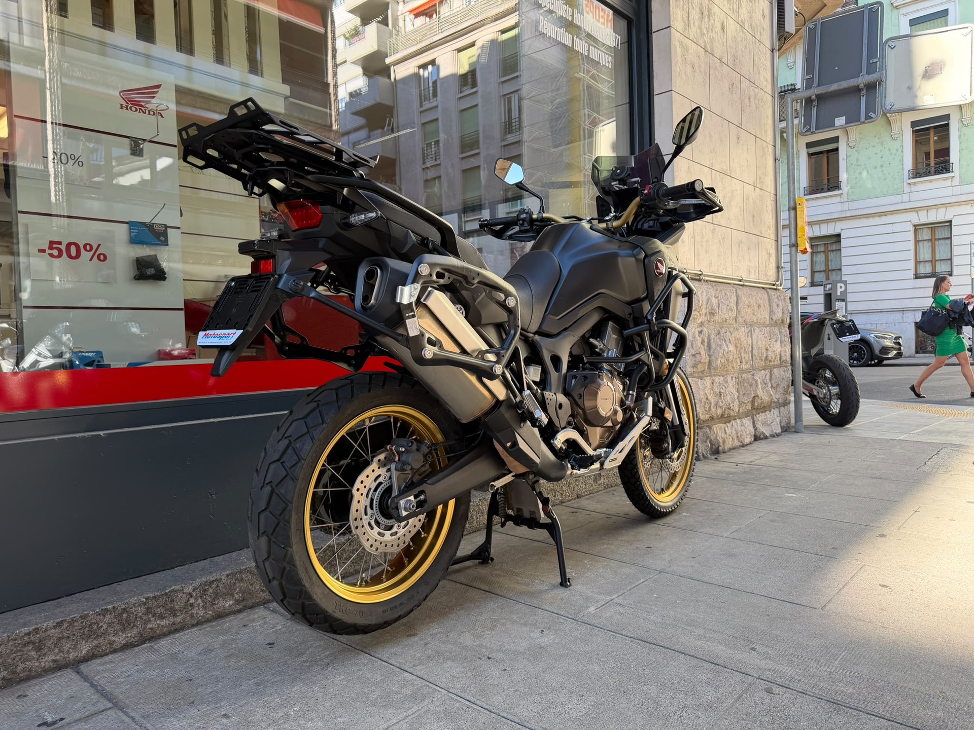 HONDA CRF 1000A Africa Twin-image-12