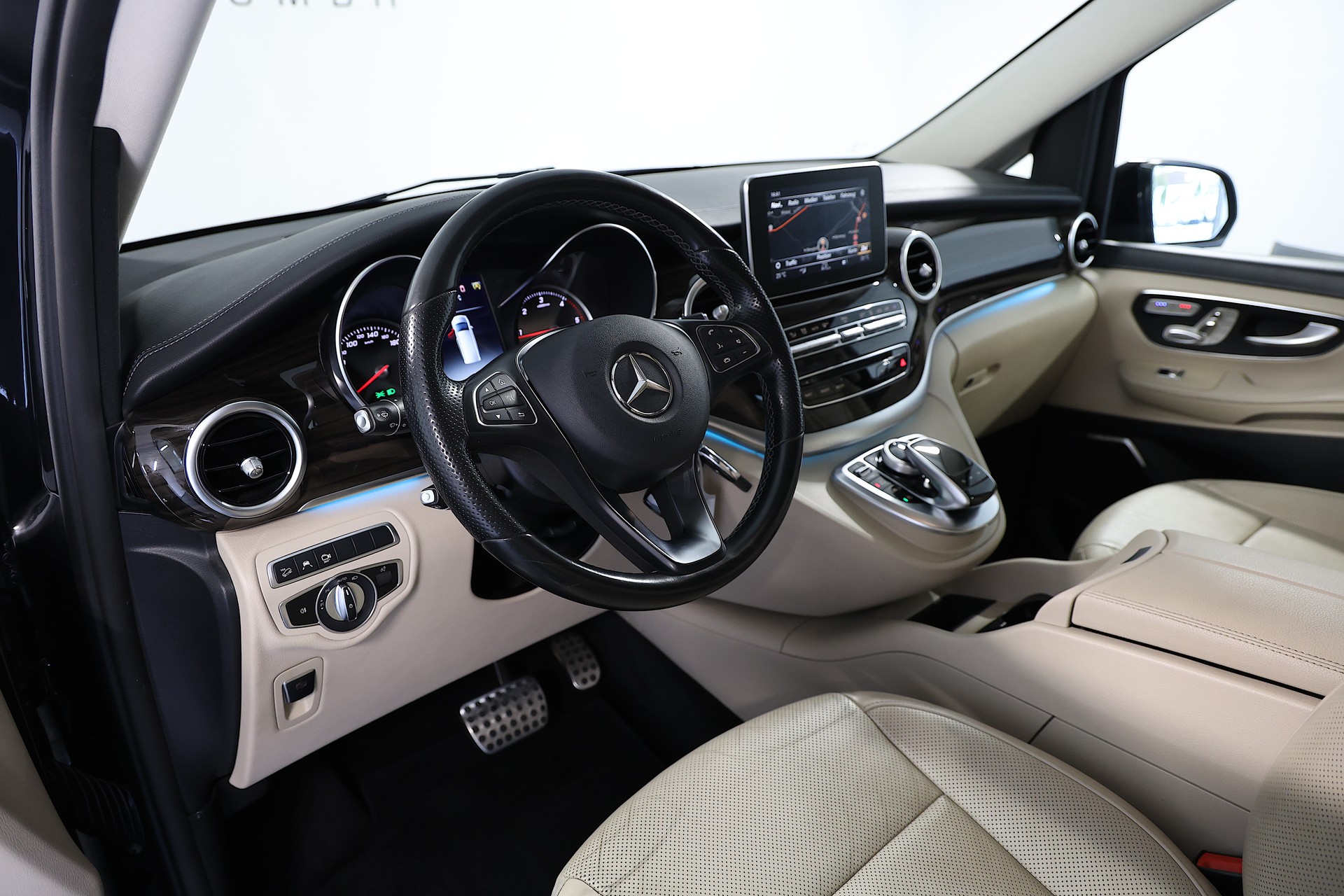 MERCEDES-BENZ V 250 d BlueTec Ava.extr.l. 4m Van-image-8