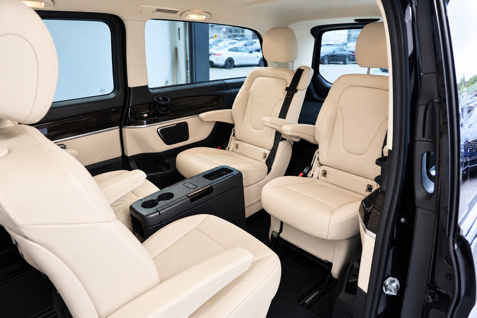MERCEDES-BENZ V 250 d BlueTec Ava.extr.l. 4m Van-image-11