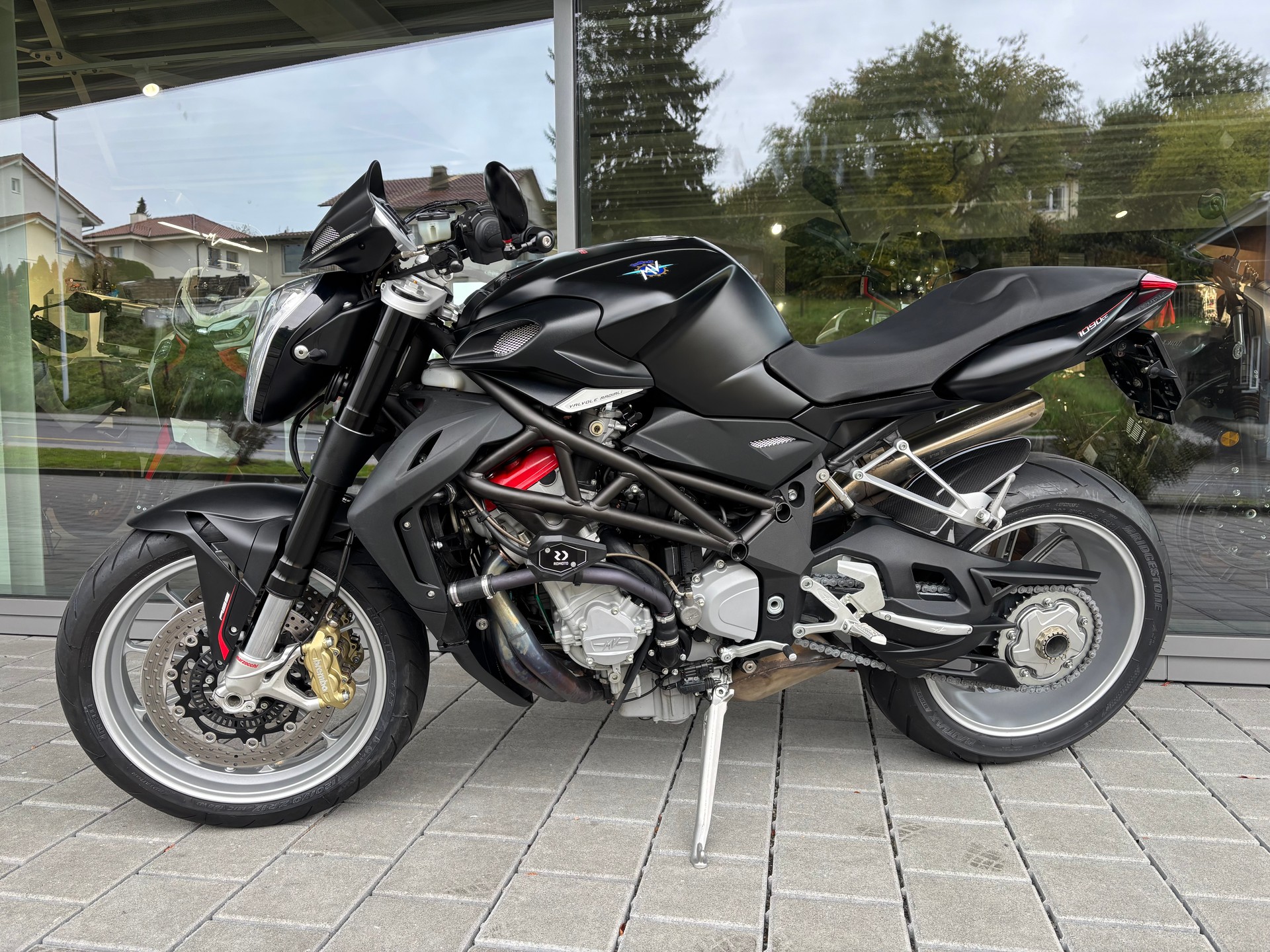 MV AGUSTA B4 Brutale 1090 ABS-image-1
