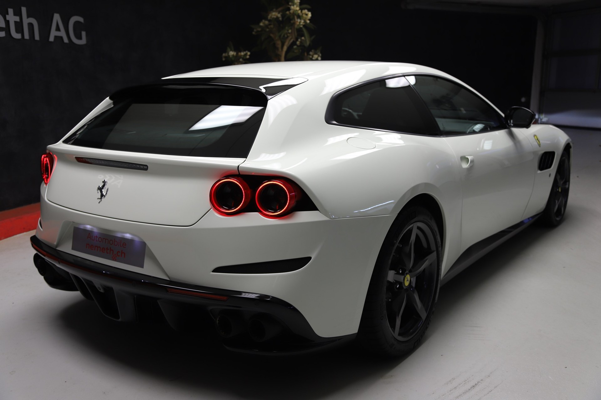 FERRARI GTC 4 Lusso T-showroom-element-2