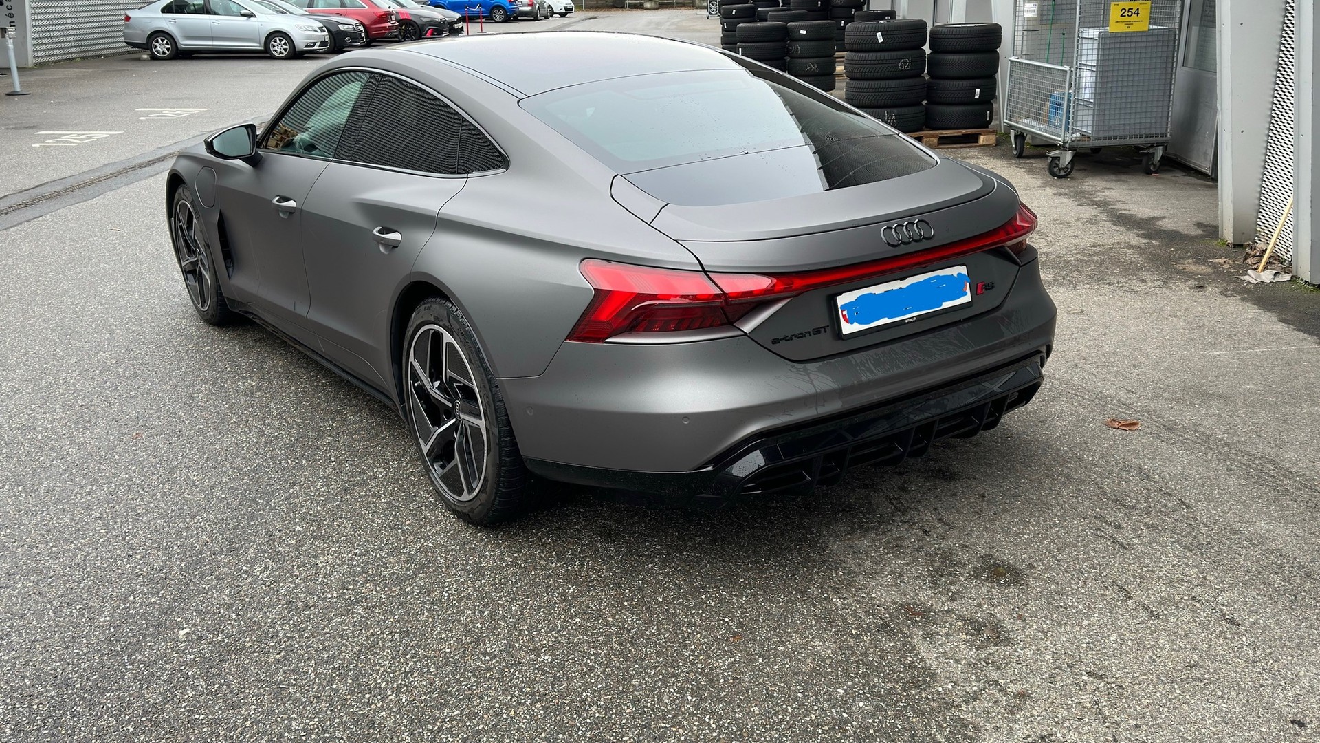 AUDI RS e-tron GT quattro-image-1