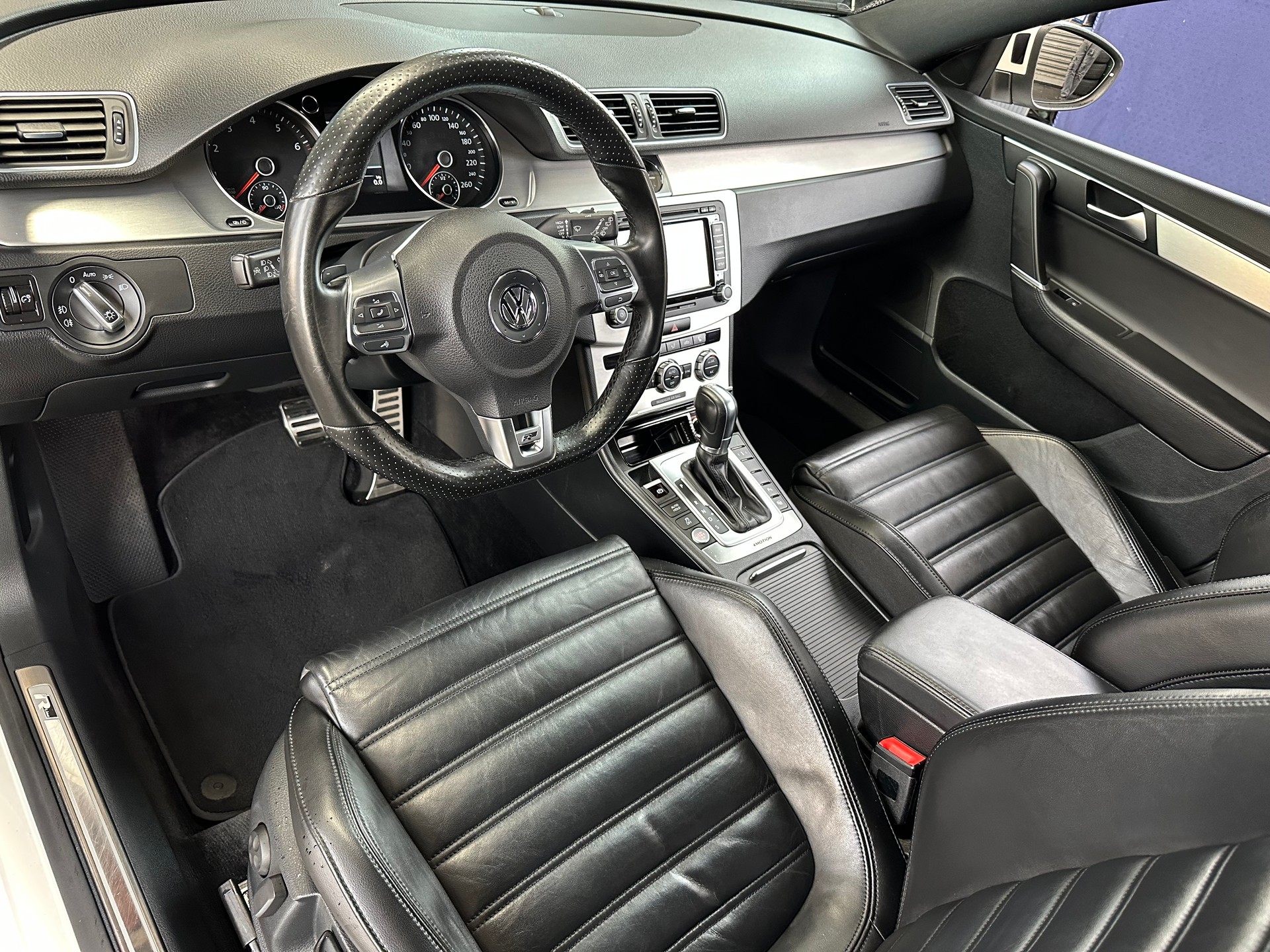 VW Passat Variant 3.6 FSI R-Line 4Motion DSG 300 PS-image-9