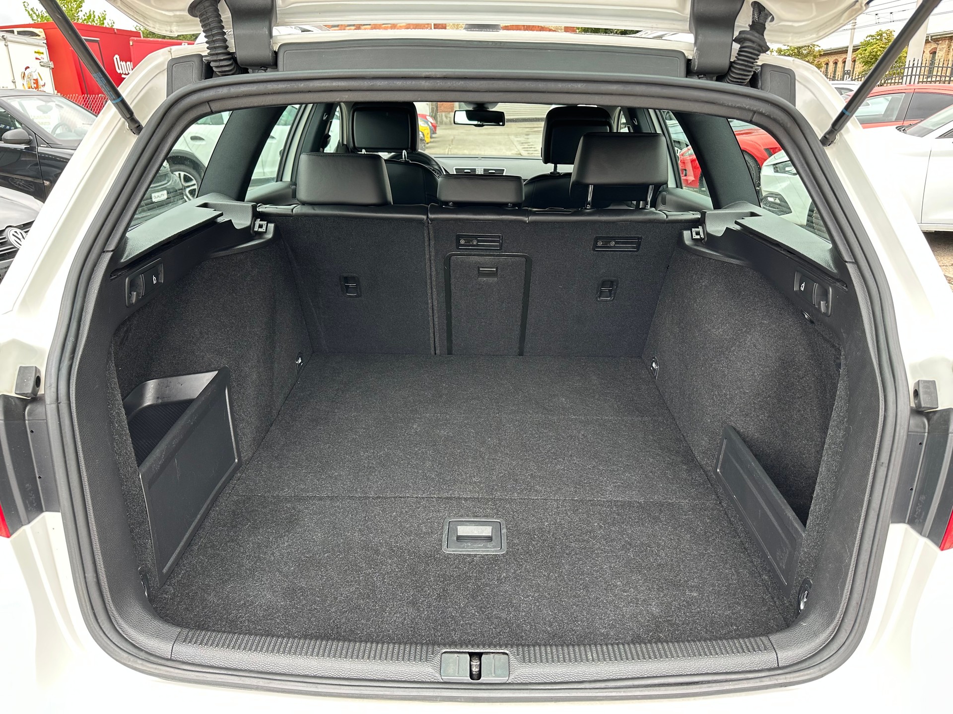 VW Passat Variant 3.6 FSI R-Line 4Motion DSG 300 PS-image-26