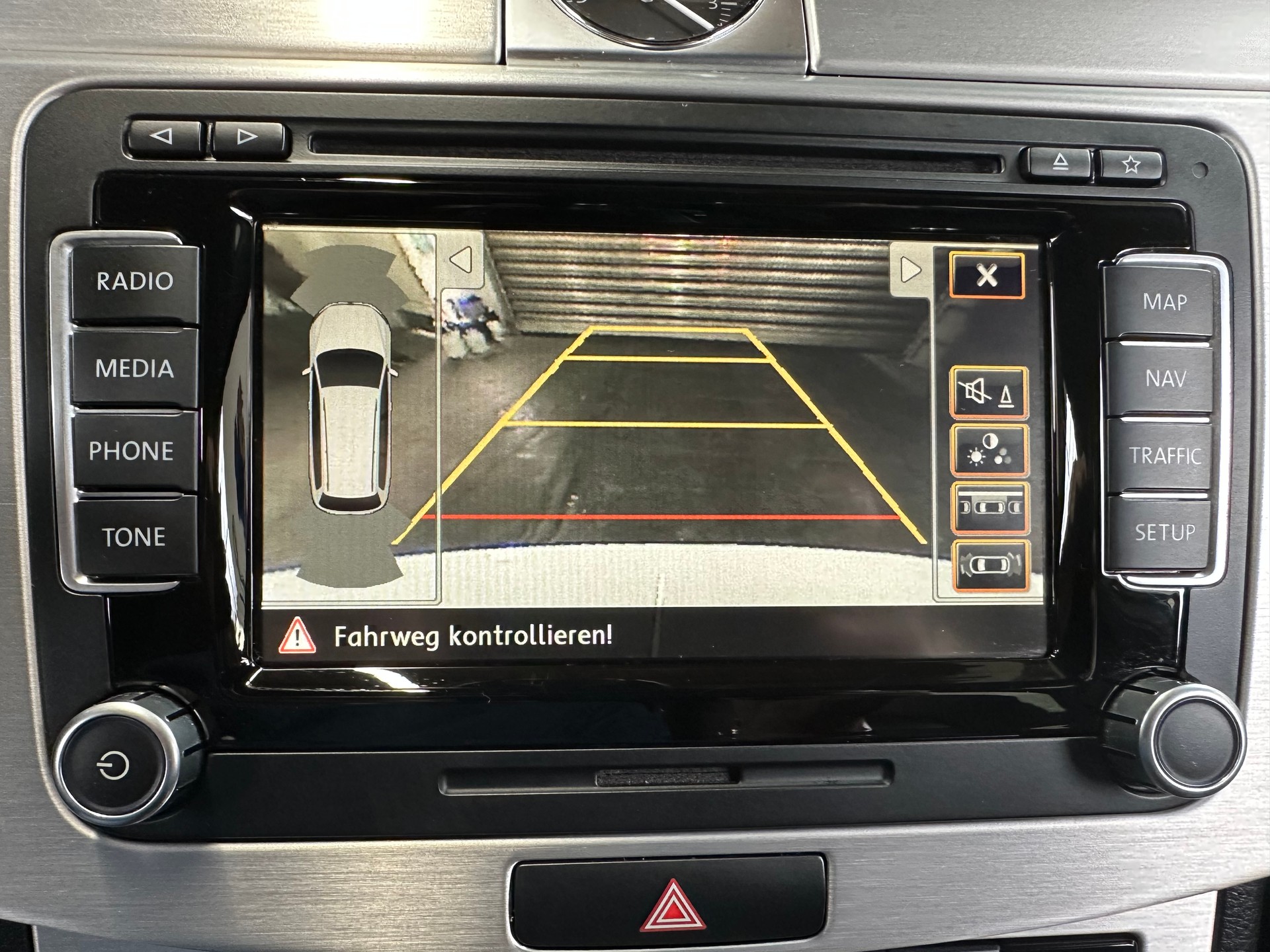 VW Passat Variant 3.6 FSI R-Line 4Motion DSG 300 PS-image-23