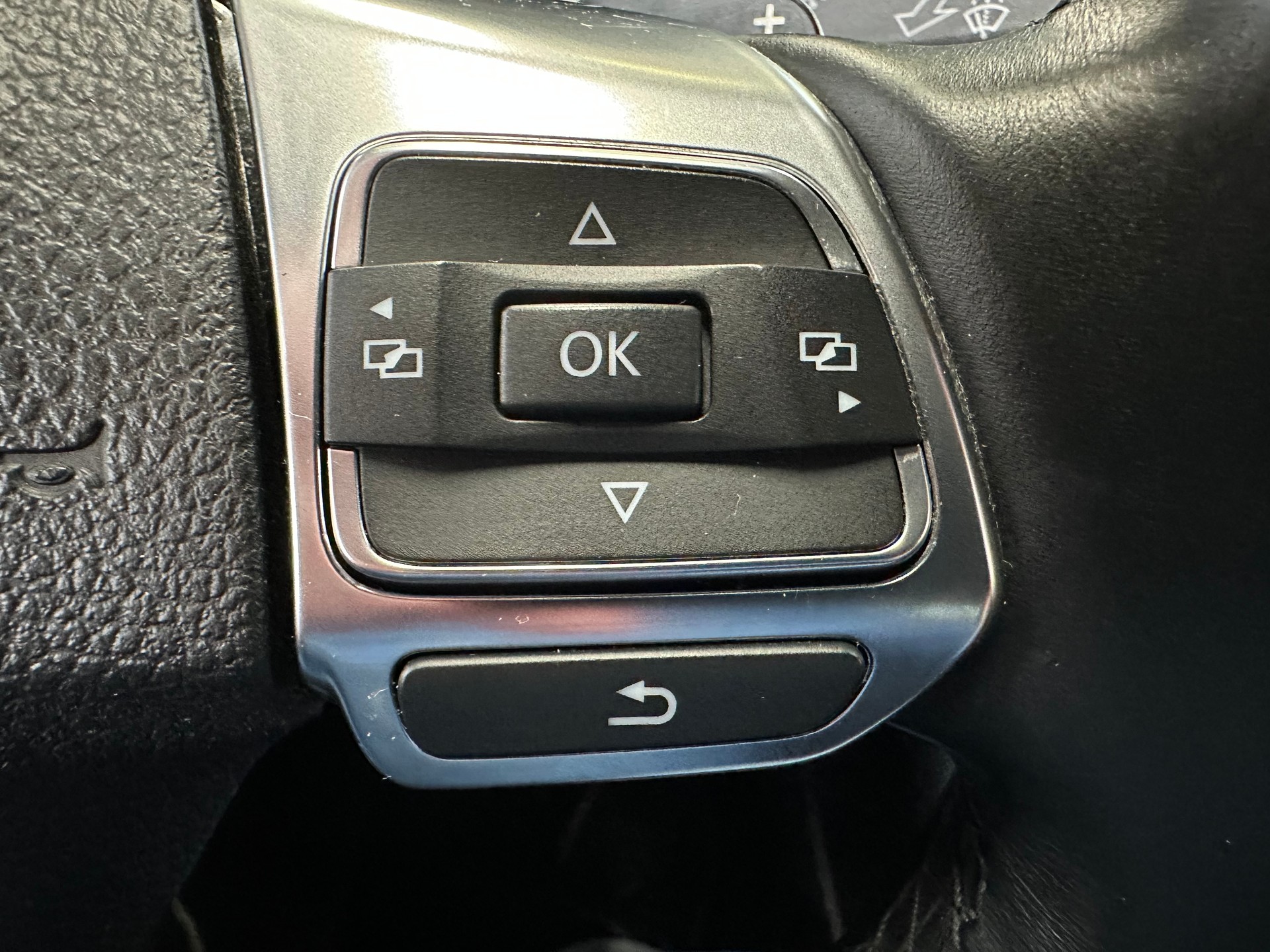 VW Passat Variant 3.6 FSI R-Line 4Motion DSG 300 PS-image-21
