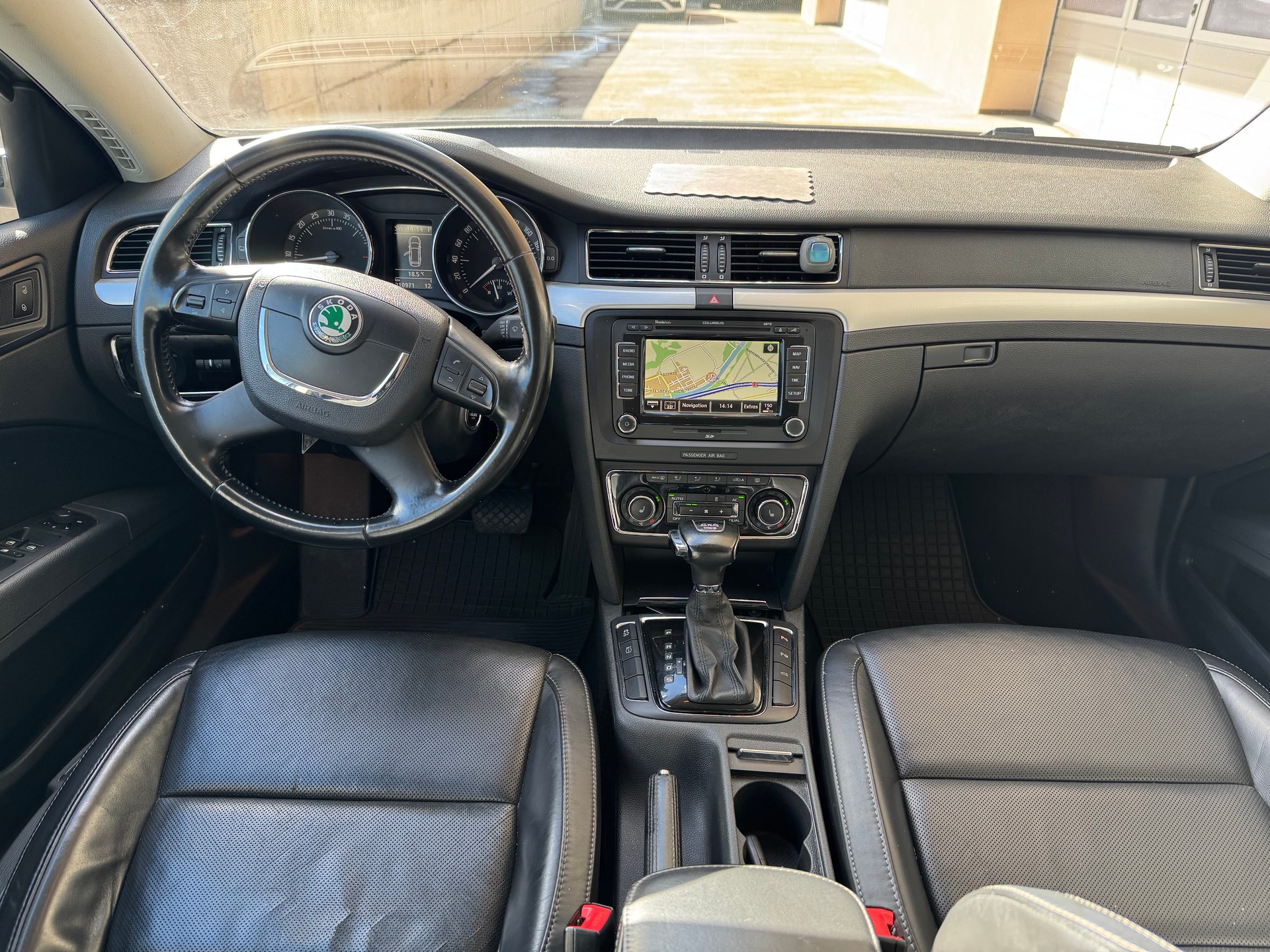 SKODA Superb Combi 2.0 TDi Elegance 4x4 DSG-image-10