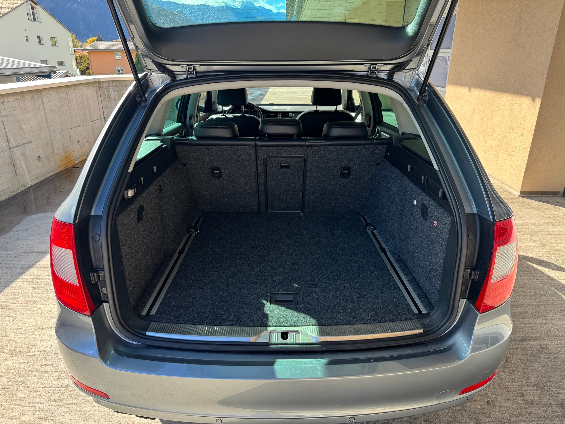 SKODA Superb Combi 2.0 TDi Elegance 4x4 DSG-image-8