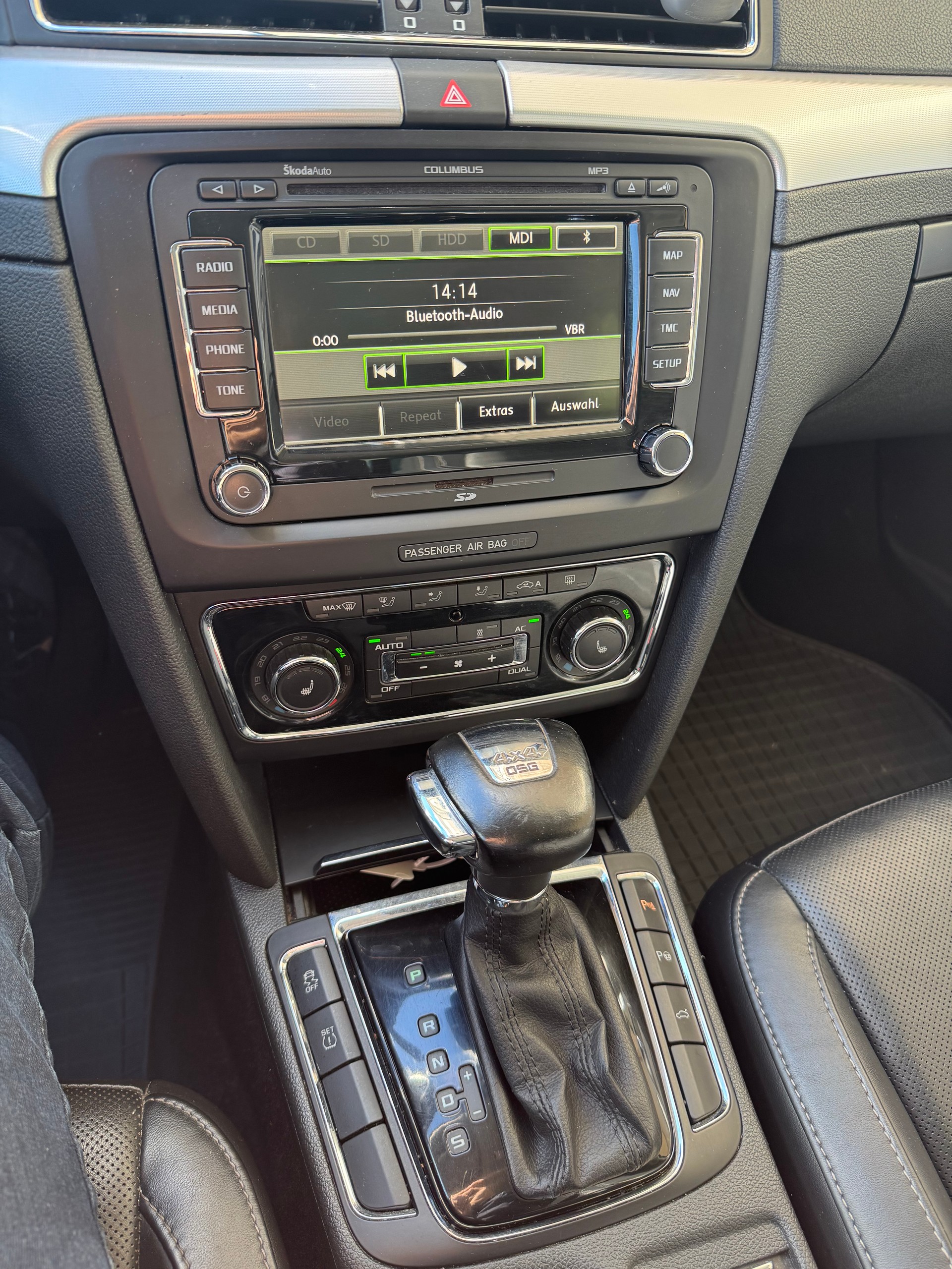 SKODA Superb Combi 2.0 TDi Elegance 4x4 DSG-image-9