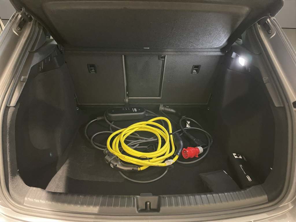 AUDI Q4 e-tron 45 quattro-image-11