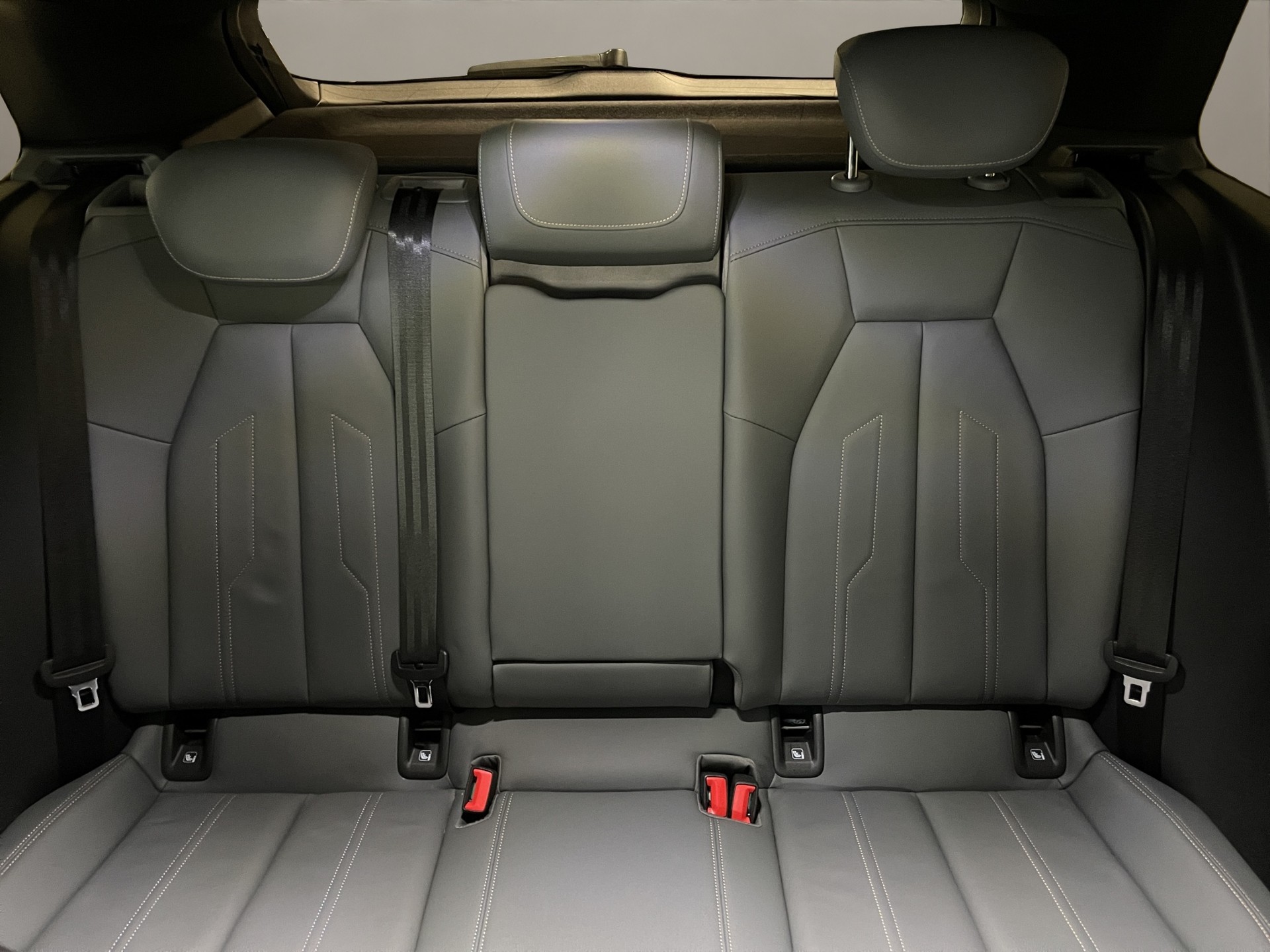 AUDI Q4 e-tron 45 quattro-image-10