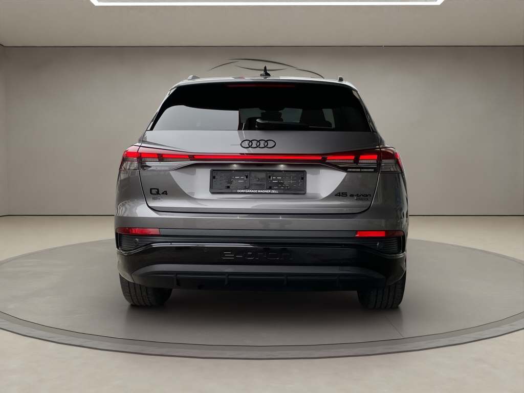 AUDI Q4 e-tron 45 quattro-showroom-element-2