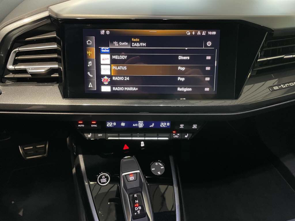 AUDI Q4 e-tron 45 quattro-image-8