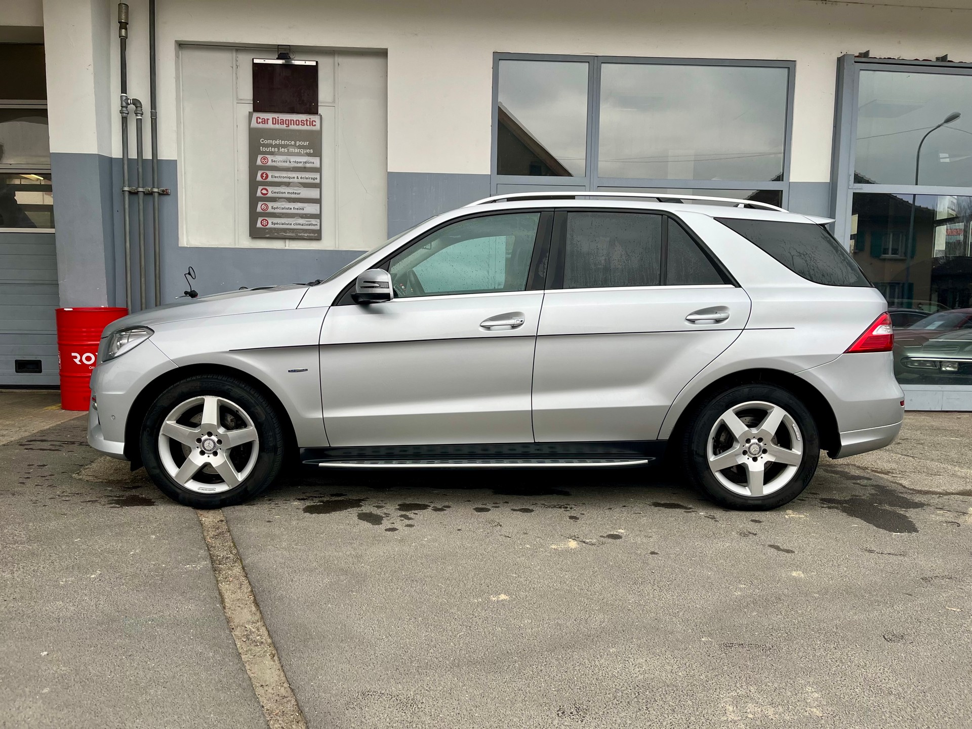 MERCEDES-BENZ ML 350 BlueTEC Edition 4Matic 7G-Tronic-showroom-element-1