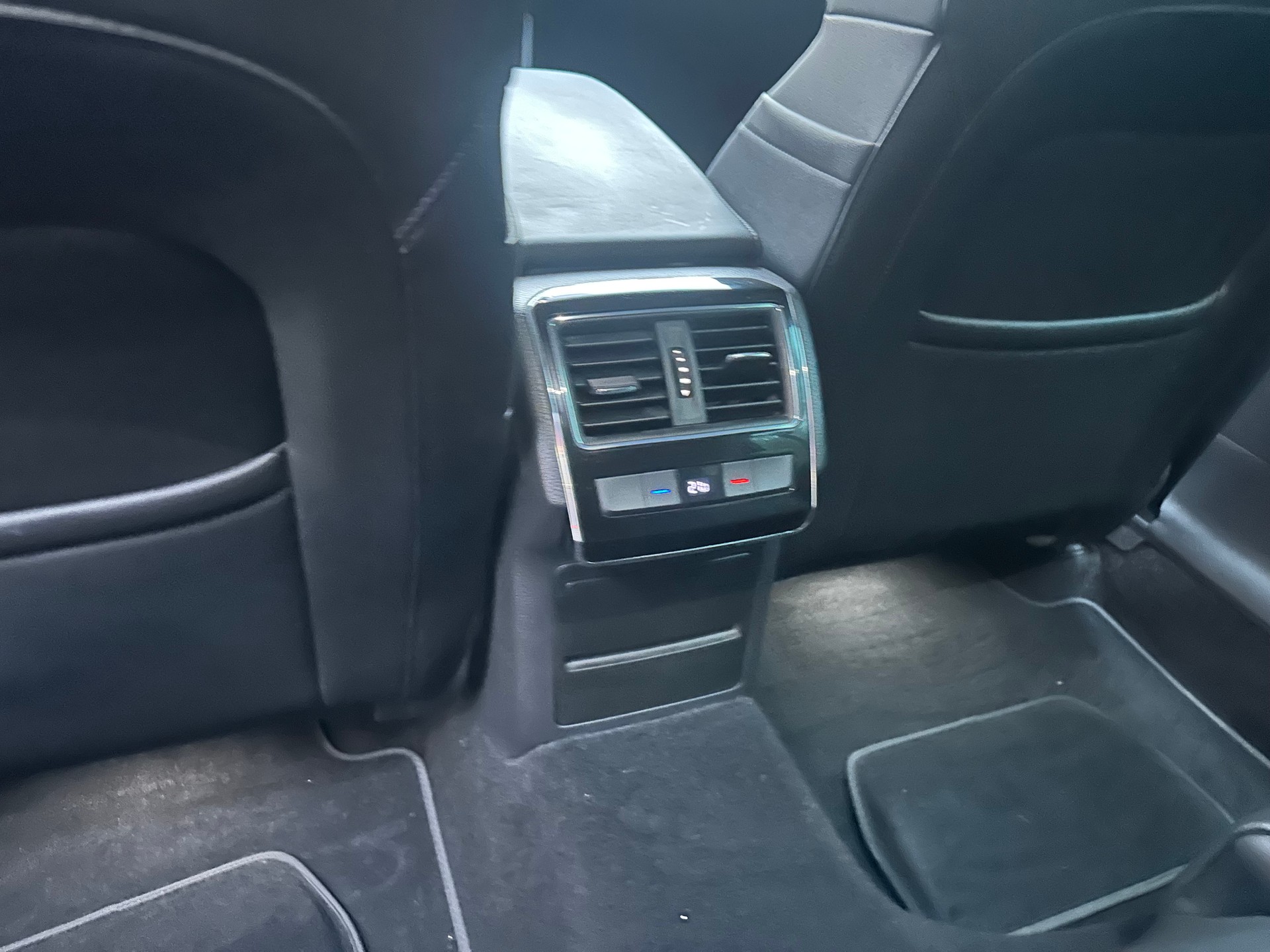 SKODA Superb Combi 2.0 TSI L&K DSG 4x4-image-14
