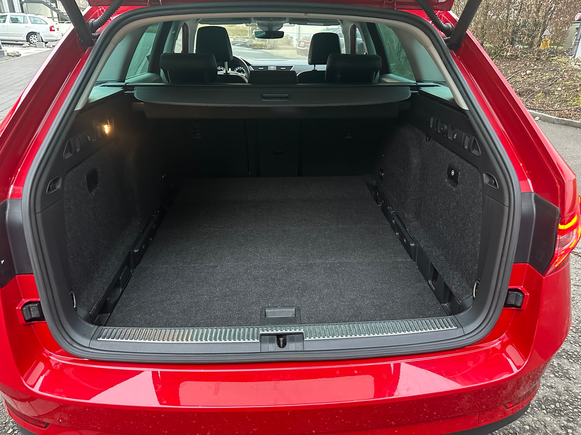 SKODA Superb Combi 2.0 TSI L&K DSG 4x4-image-7