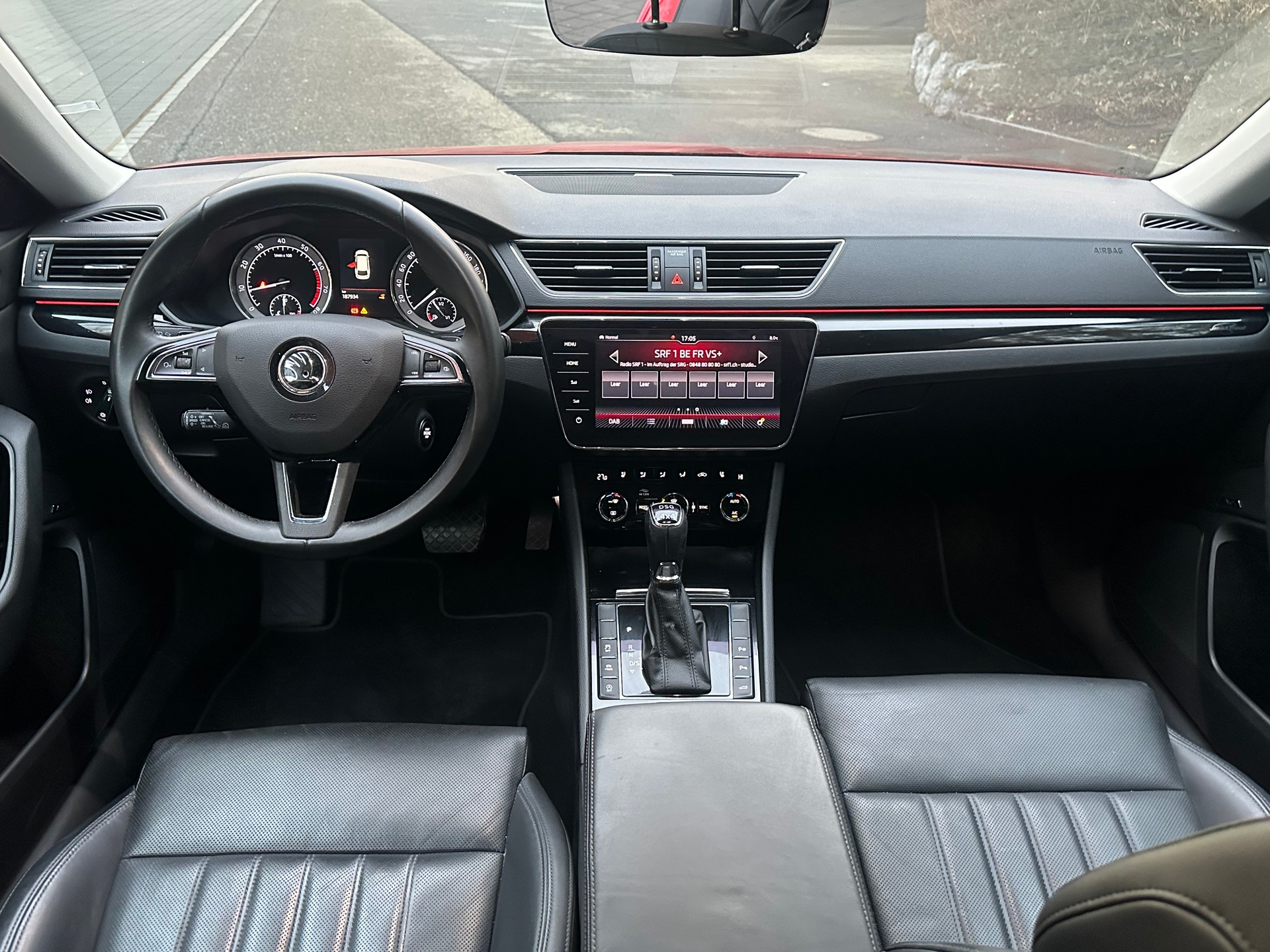 SKODA Superb Combi 2.0 TSI L&K DSG 4x4-image-12