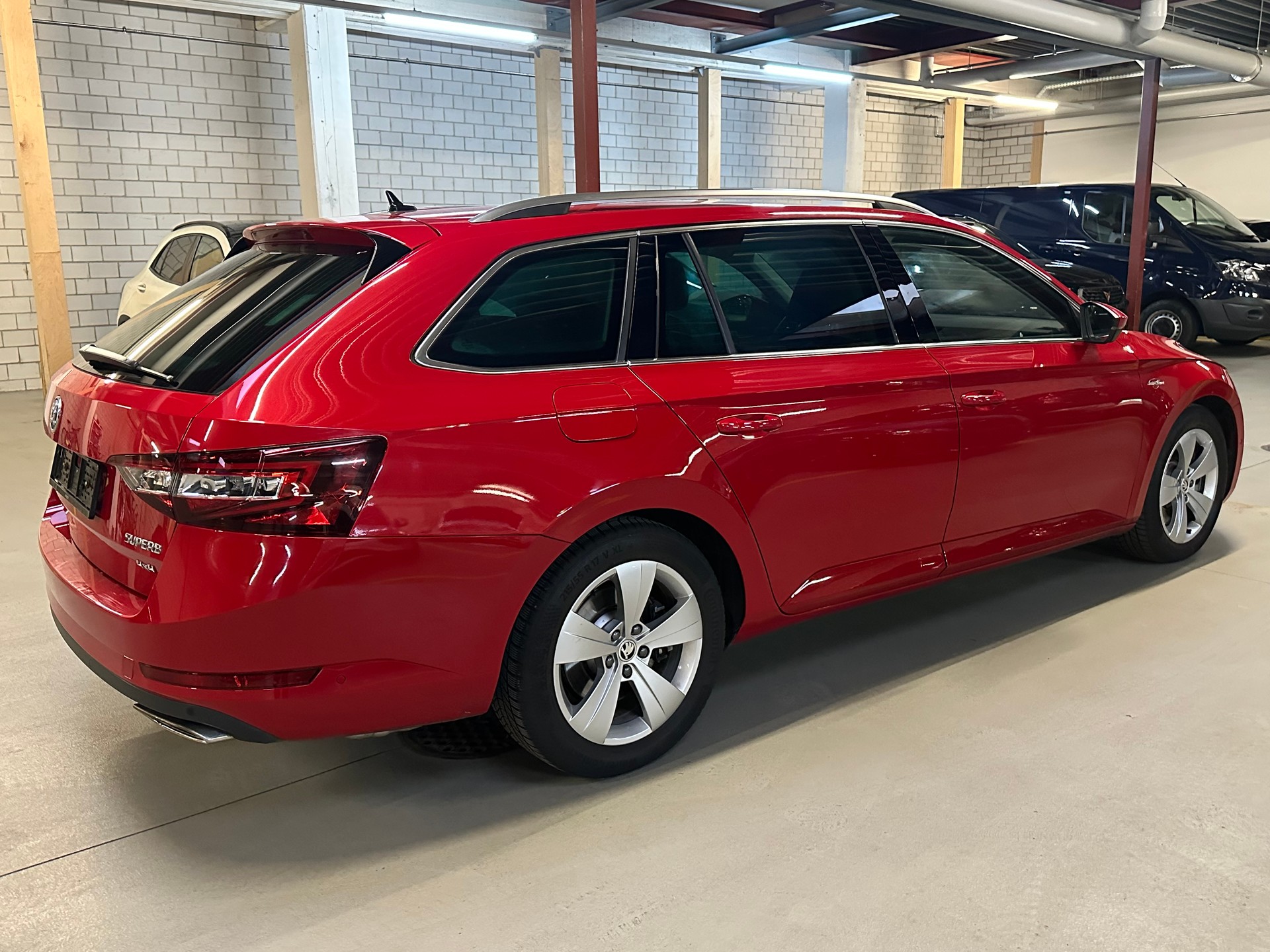 SKODA Superb Combi 2.0 TSI L&K DSG 4x4-showroom-element-3