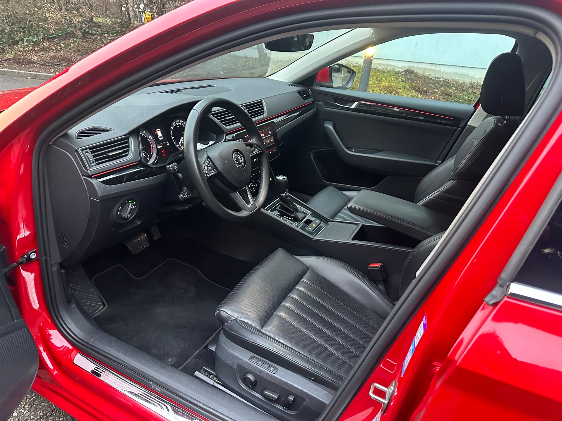 SKODA Superb Combi 2.0 TSI L&K DSG 4x4-image-8