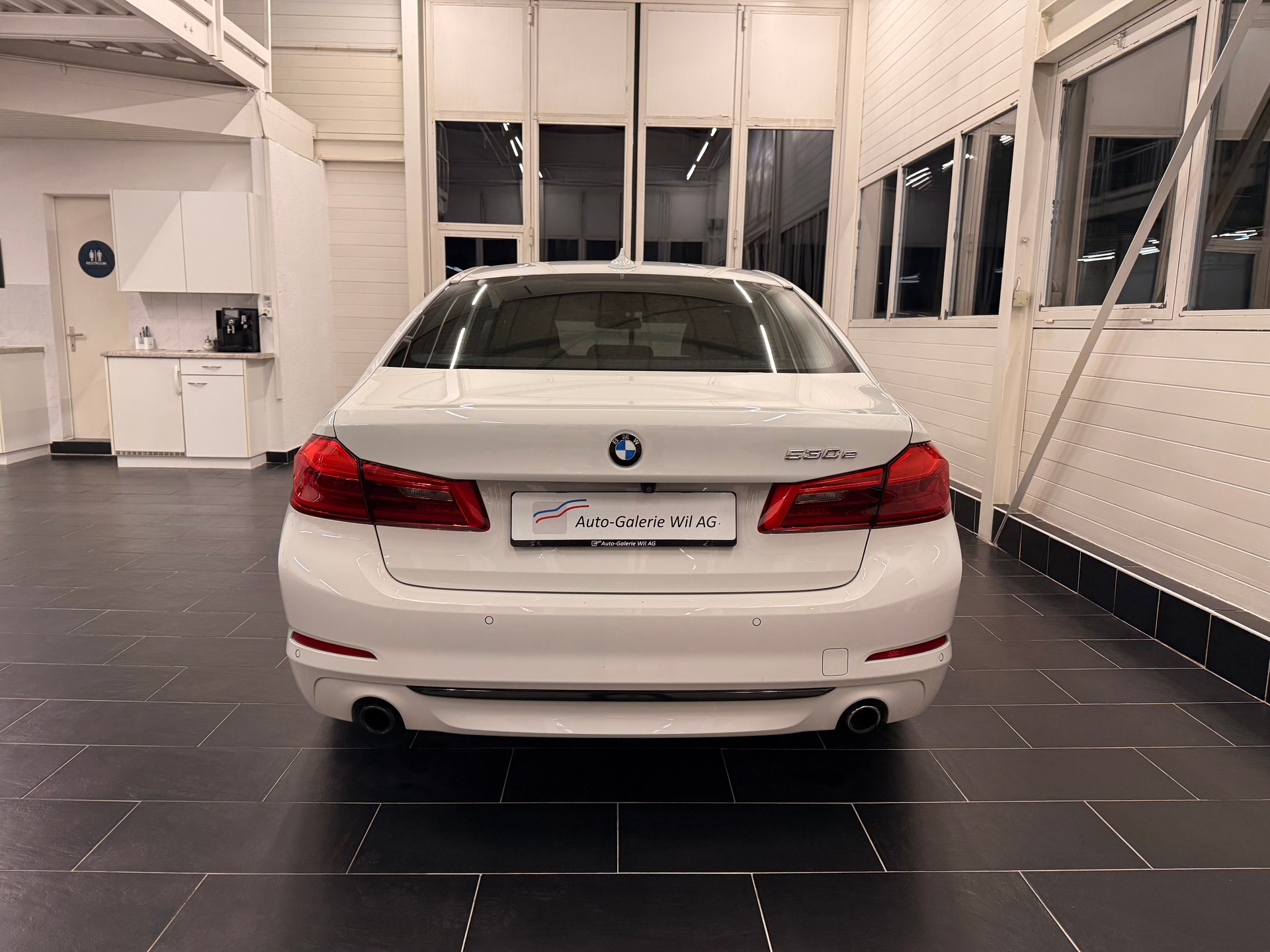 BMW 530e iPerformance Steptronic-image-4