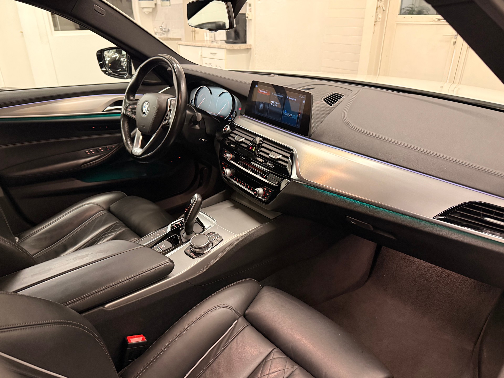 BMW 530e iPerformance Steptronic-image-5