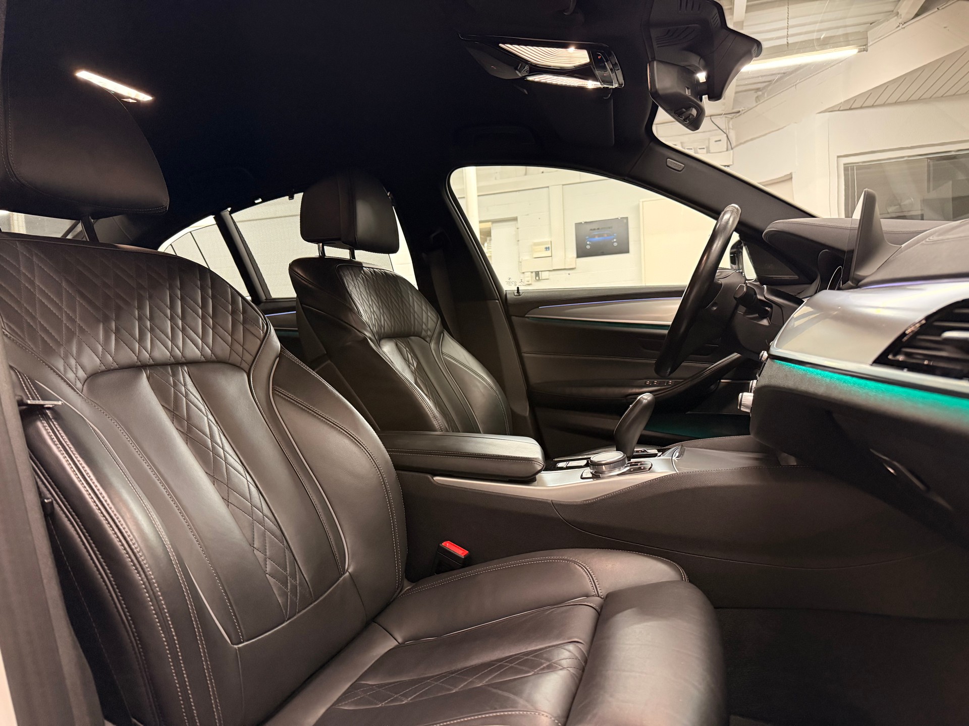 BMW 530e iPerformance Steptronic-image-6