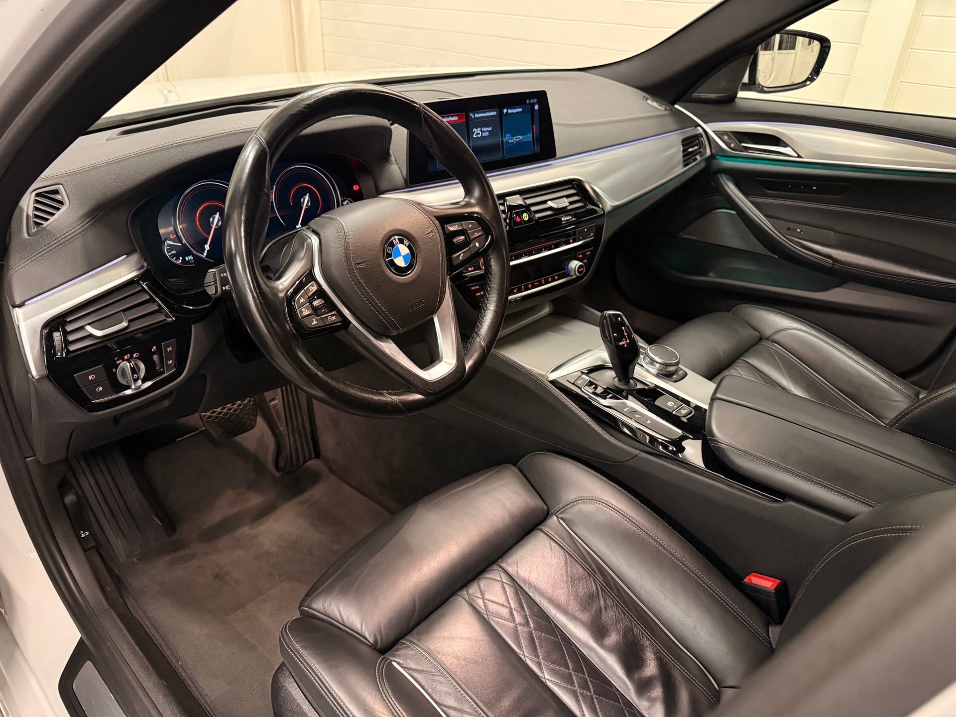 BMW 530e iPerformance Steptronic-image-8