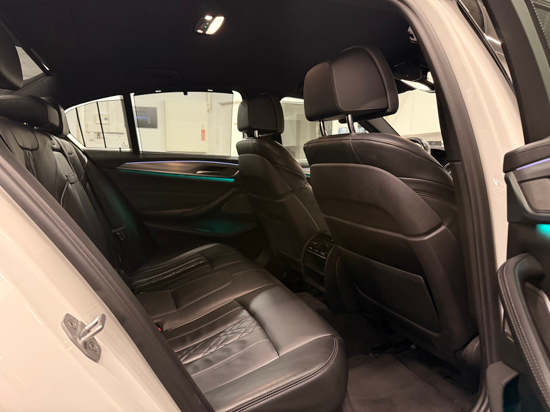 BMW 530e iPerformance Steptronic-image-7