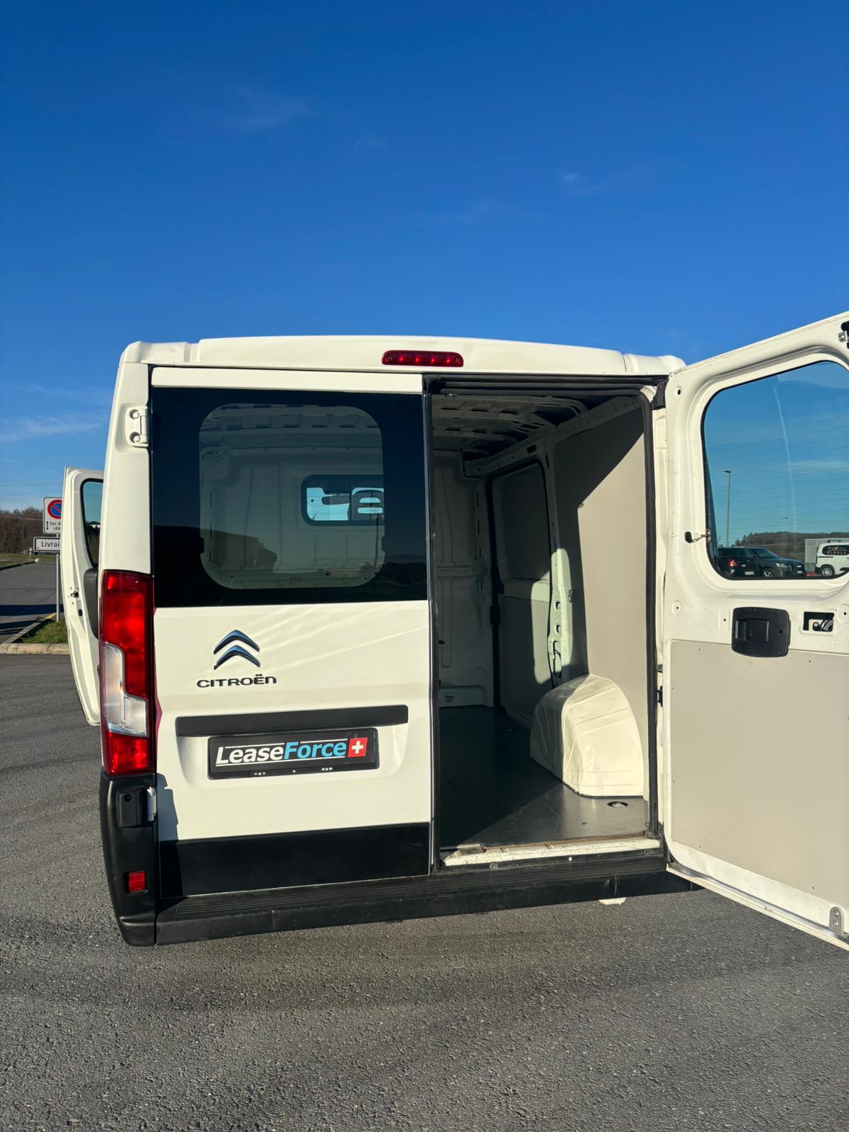 CITROEN Jumper 30 2.0 BlueHDi 110 Attraction L1H1-image-15
