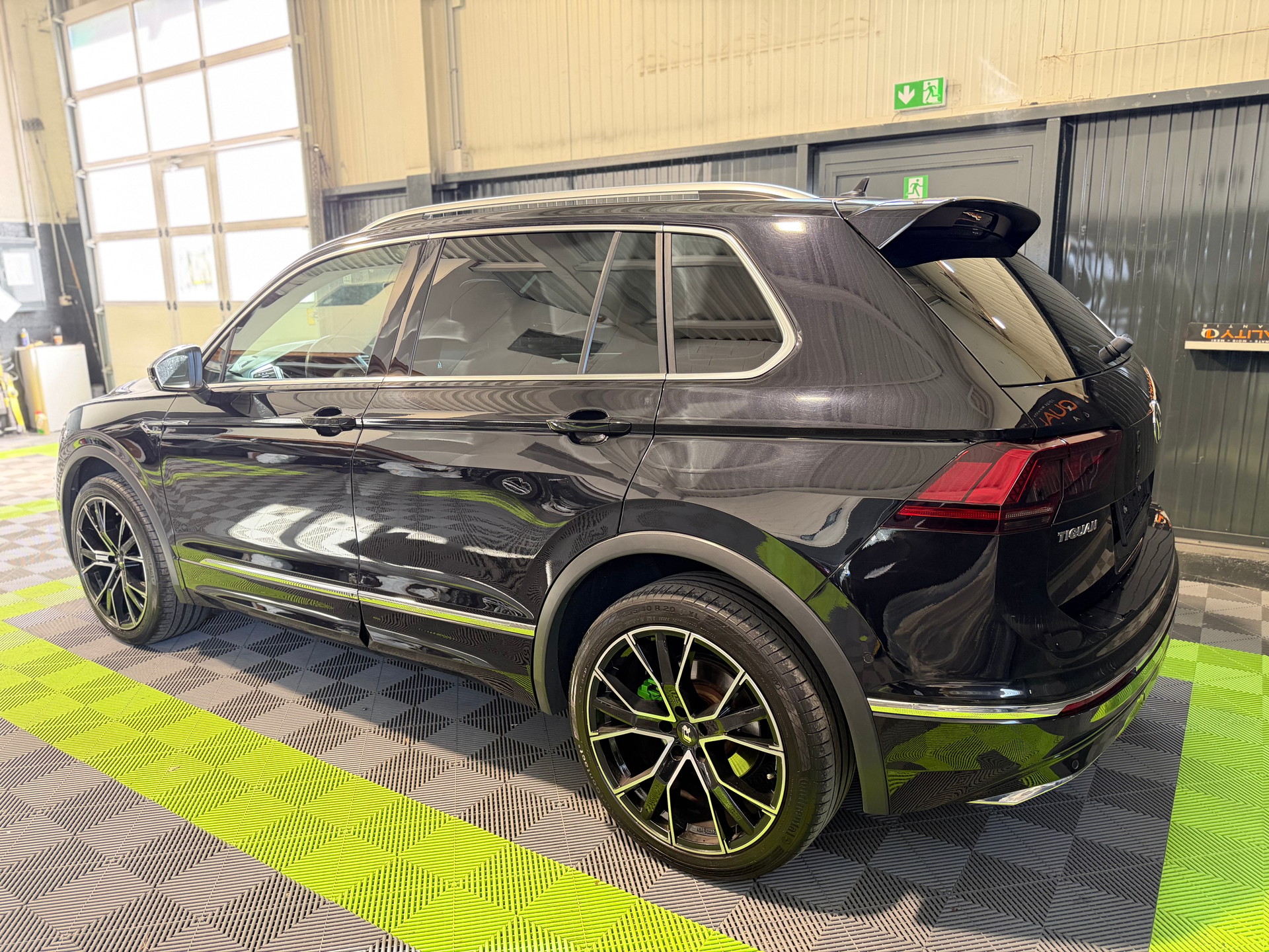 VW Tiguan 2.0 TDI SCR Highline 4Motion DSG-image-3