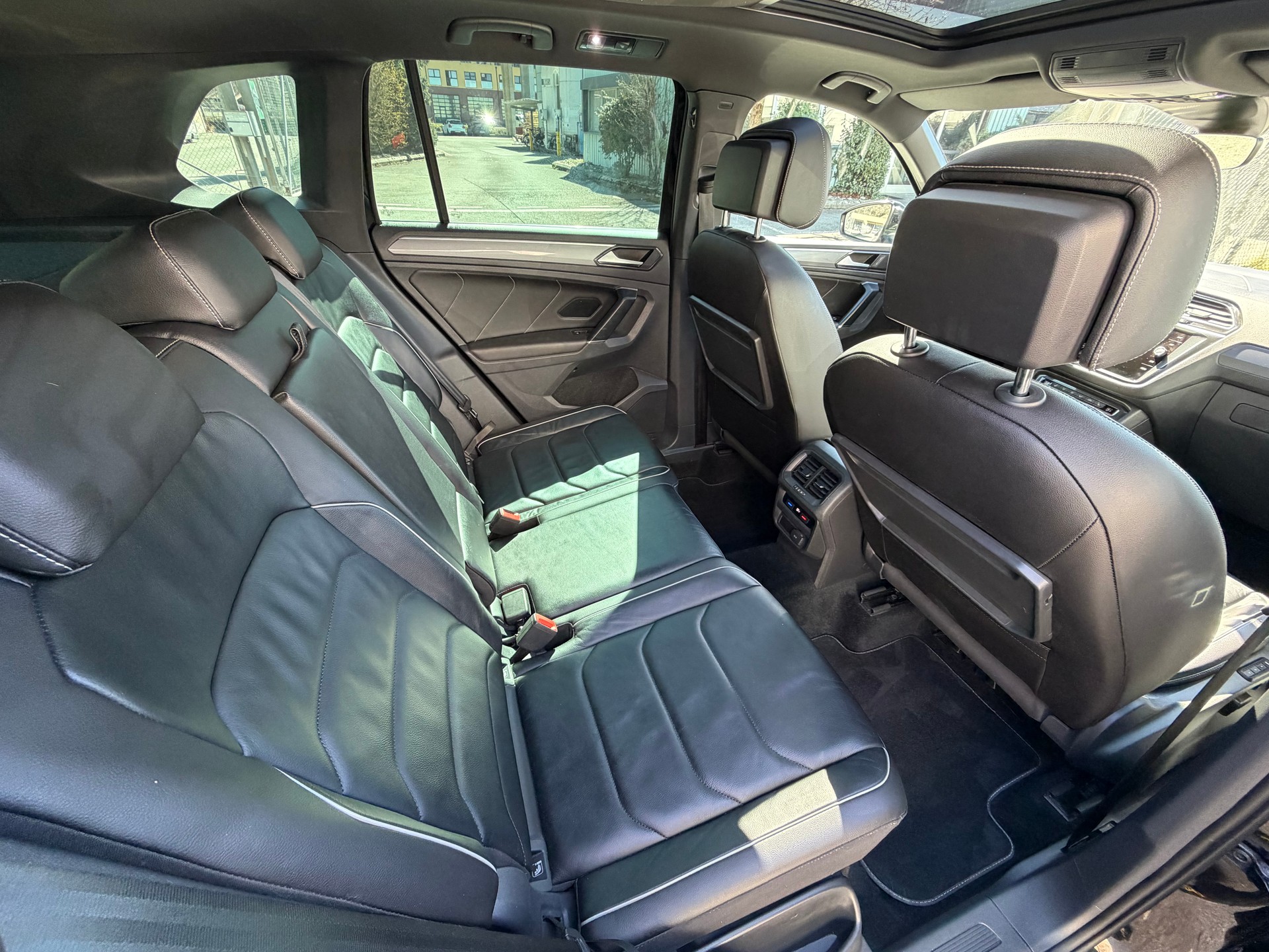 VW Tiguan 2.0 TDI SCR Highline 4Motion DSG-image-9