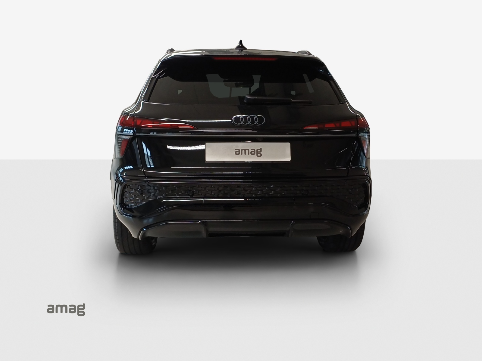 AUDI Q3 SUV e-hybrid 200 kW S tronig-showroom-element-3