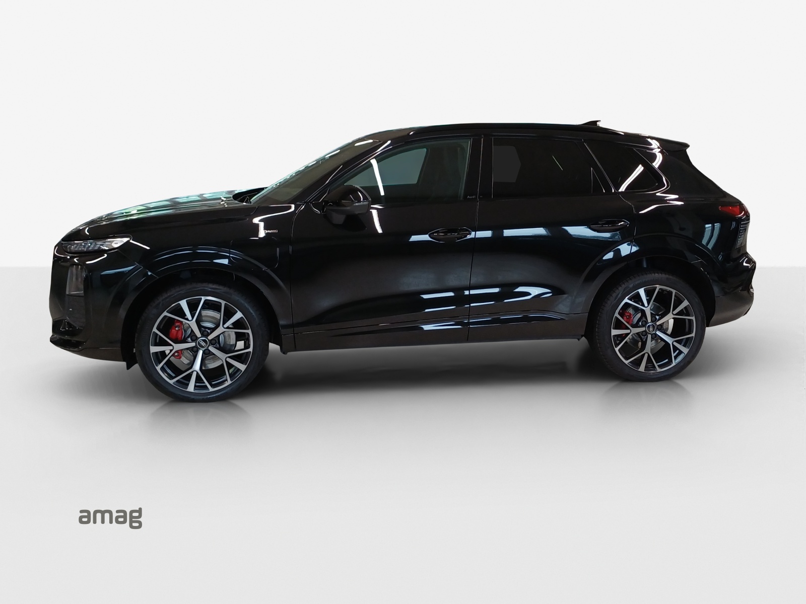 AUDI Q3 SUV e-hybrid 200 kW S tronig-showroom-element-1
