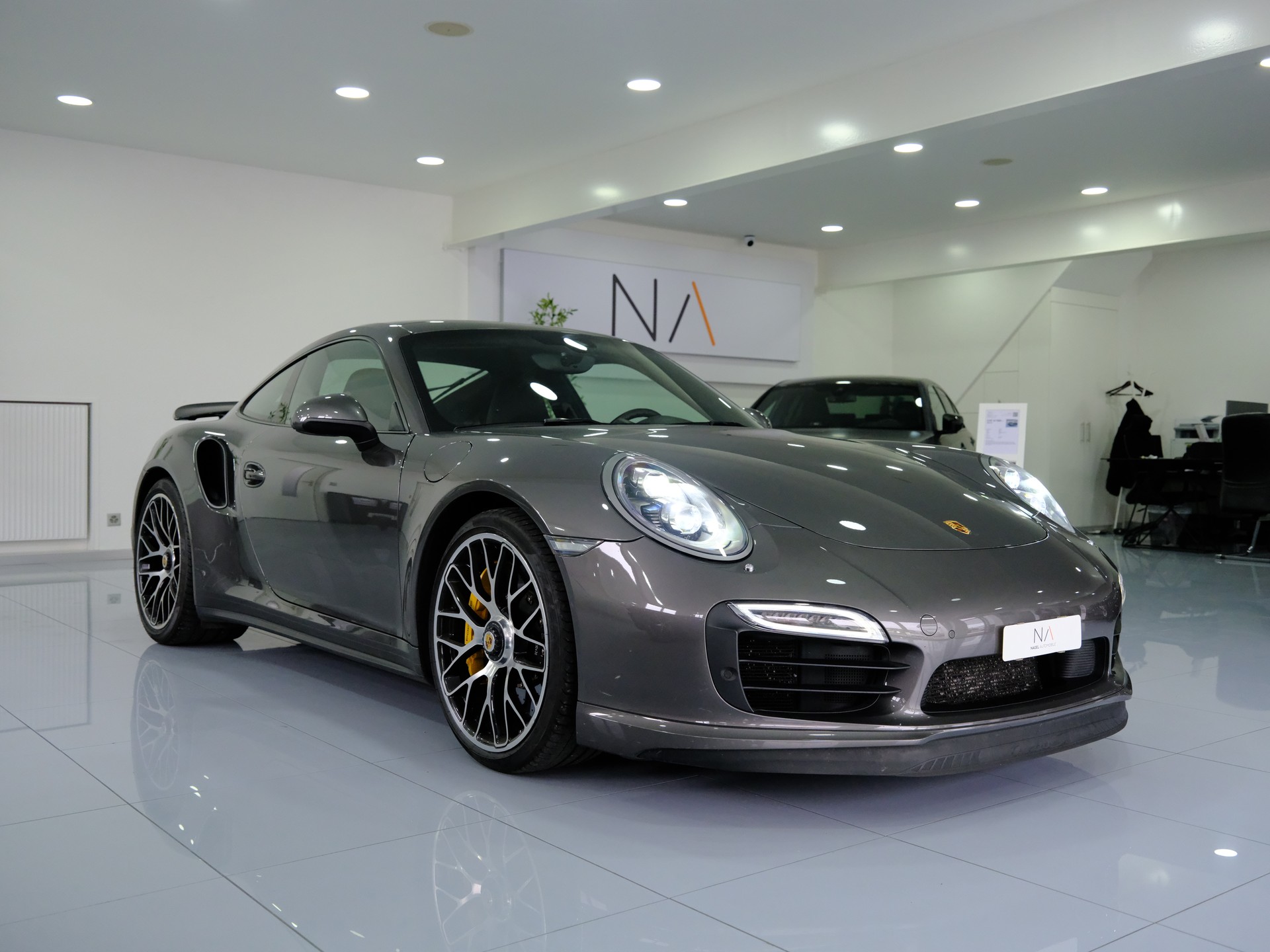 PORSCHE 911 Turbo S PDK-showroom-element-1