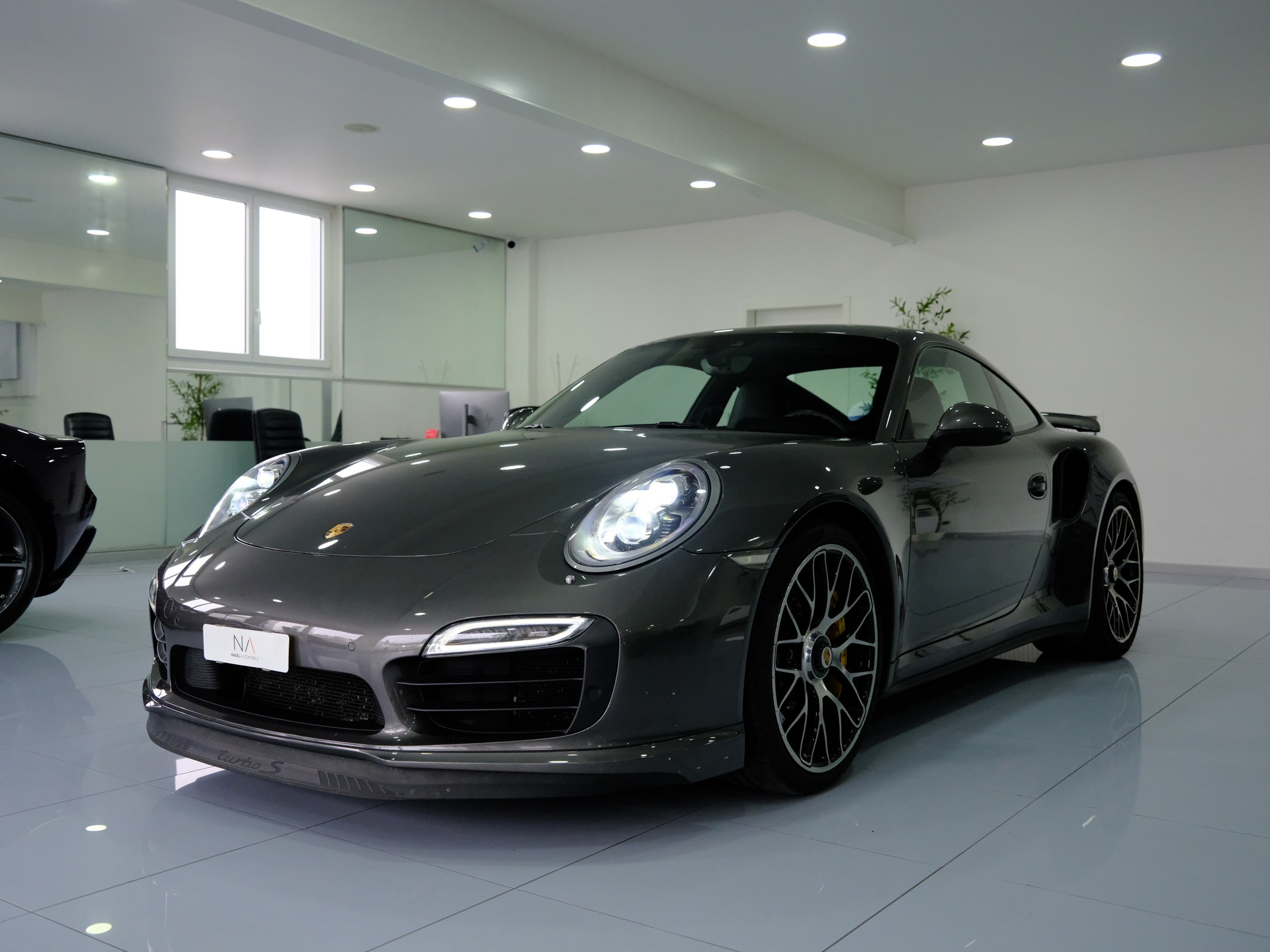 PORSCHE 911 Turbo S PDK-showroom-element-3