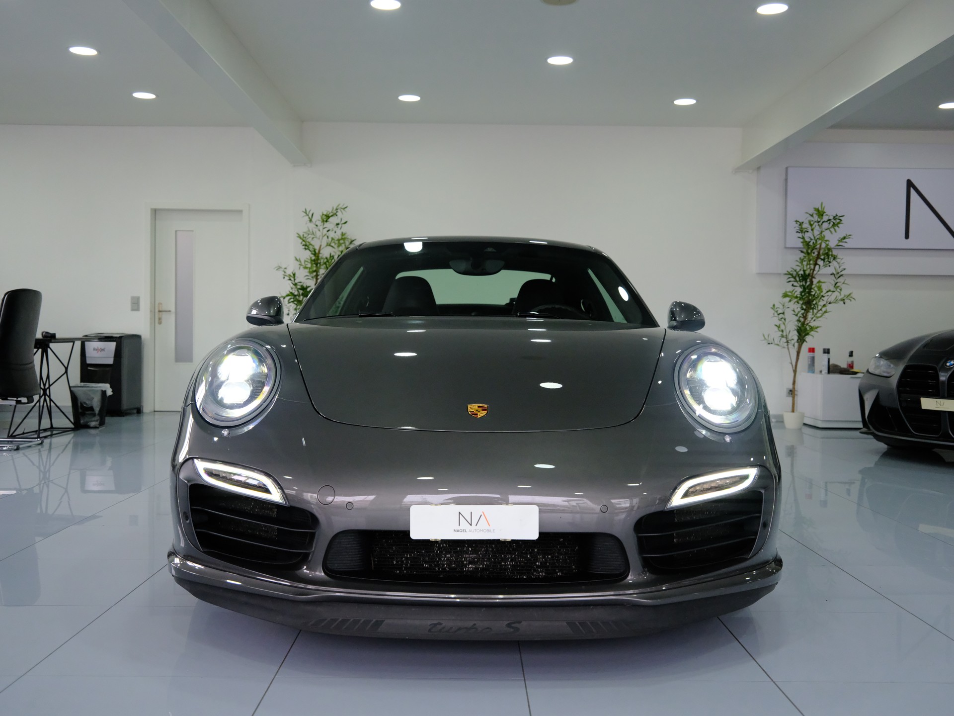 PORSCHE 911 Turbo S PDK-showroom-element-2