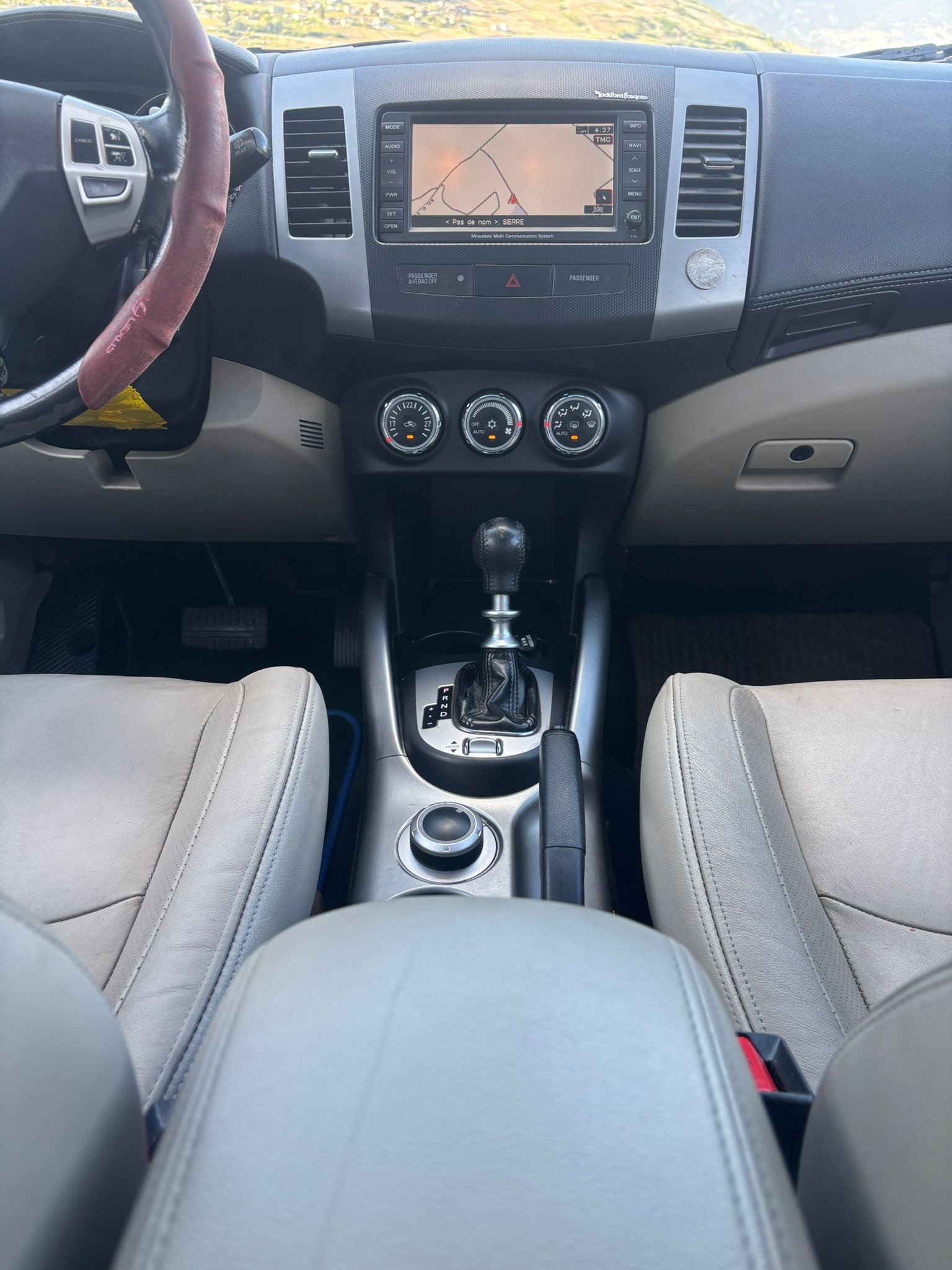 MITSUBISHI Outlander 2.2 DID Intense 4WD TC-SST-image-11
