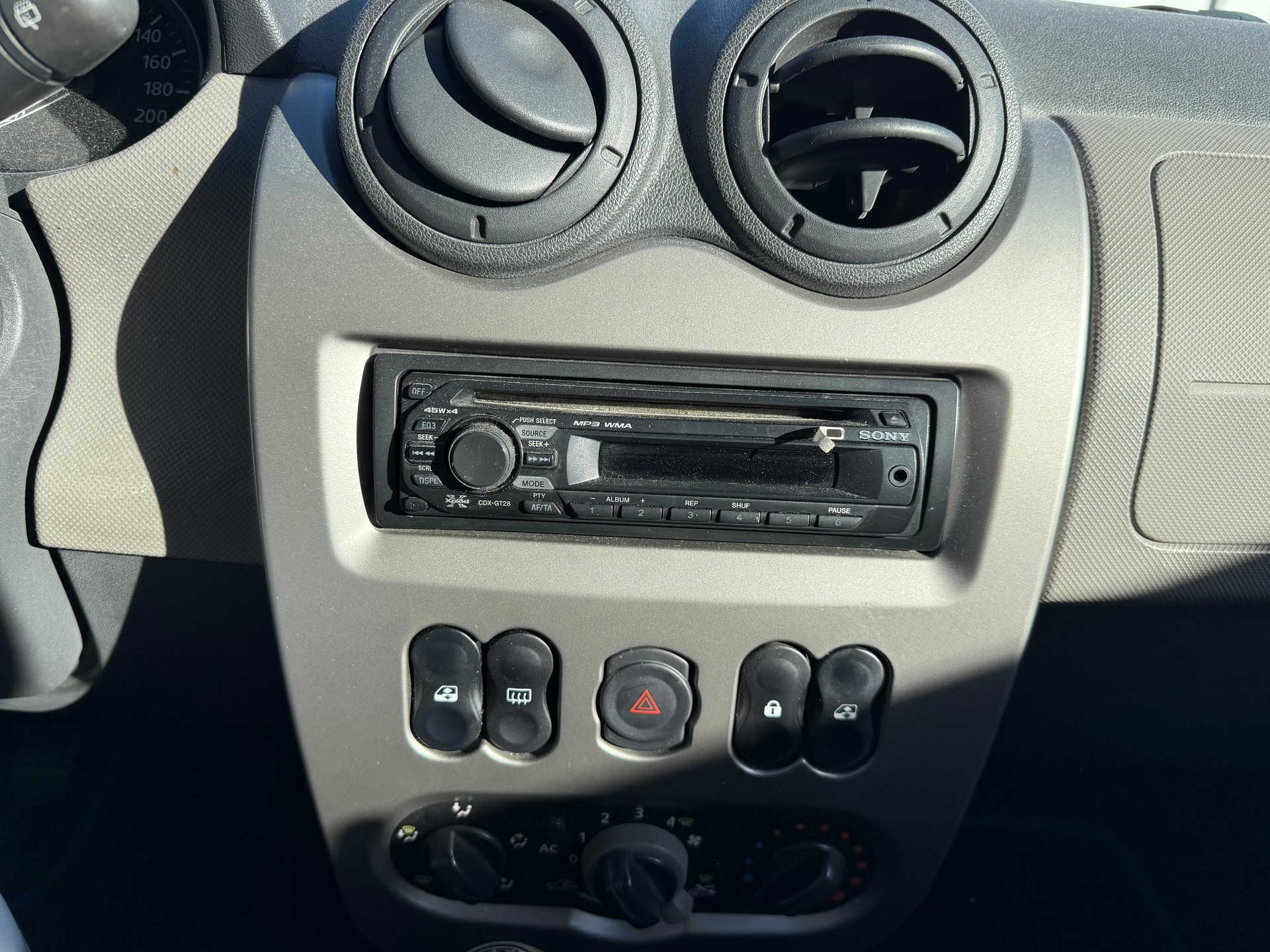 DACIA Sandero 1.2 Ambiance-image-5