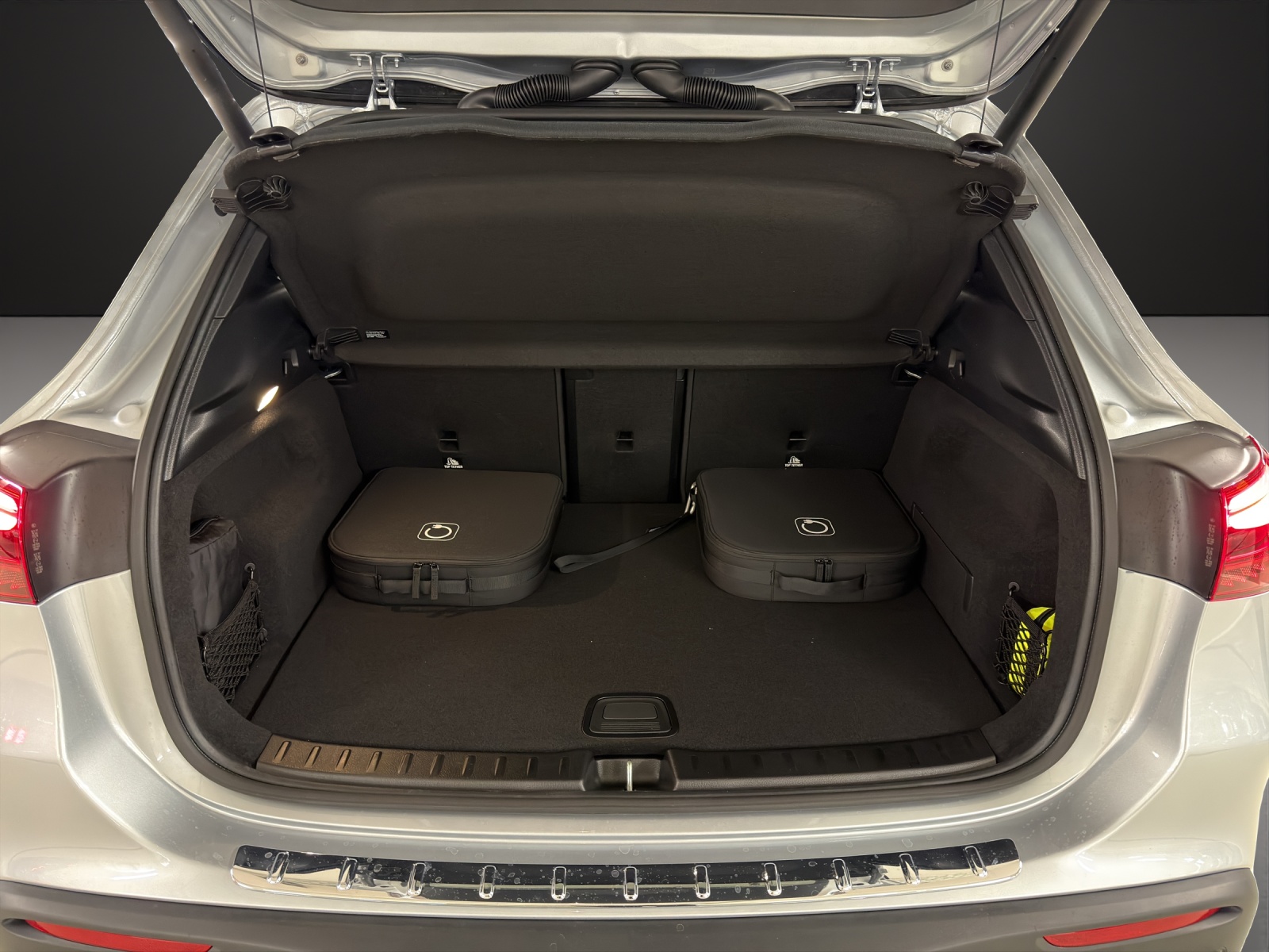 MERCEDES-BENZ EQA 350 66,5 kWh 4Matic Swiss Star-image-12