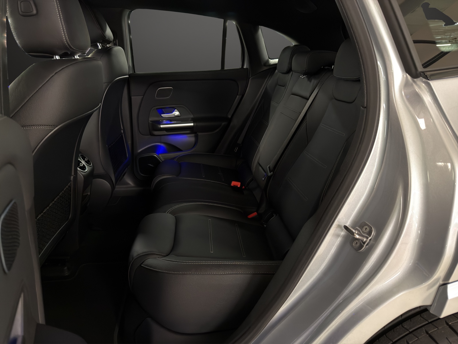MERCEDES-BENZ EQA 350 66,5 kWh 4Matic Swiss Star-image-11