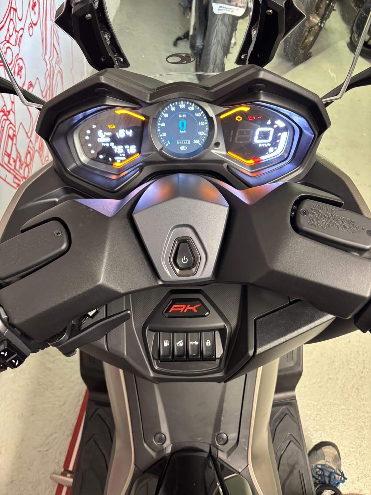 KYMCO AK 550i ETS-image-4