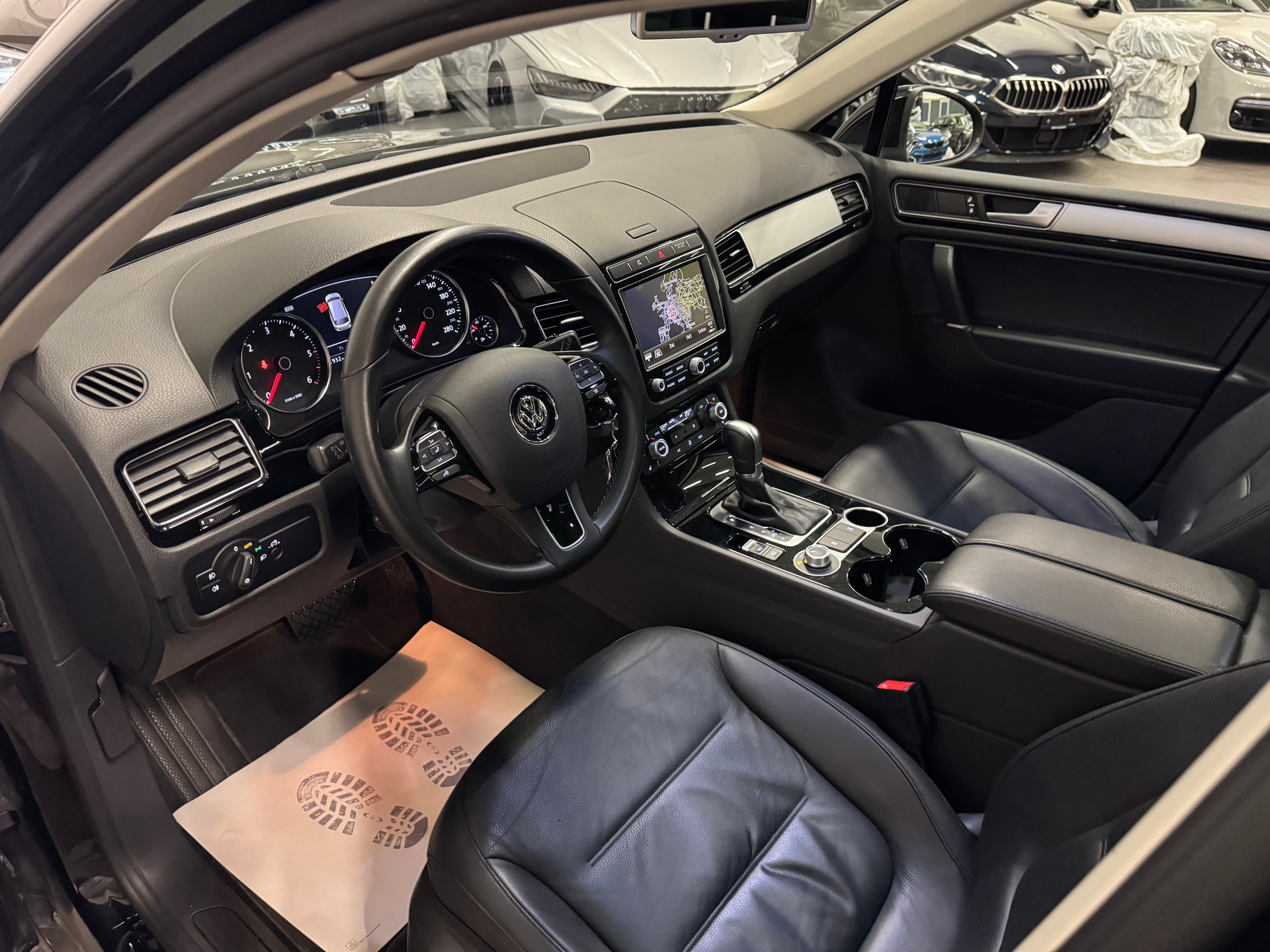 VW Touareg 3.0 TDI BlueMotion Technology Tiptronic-image-14