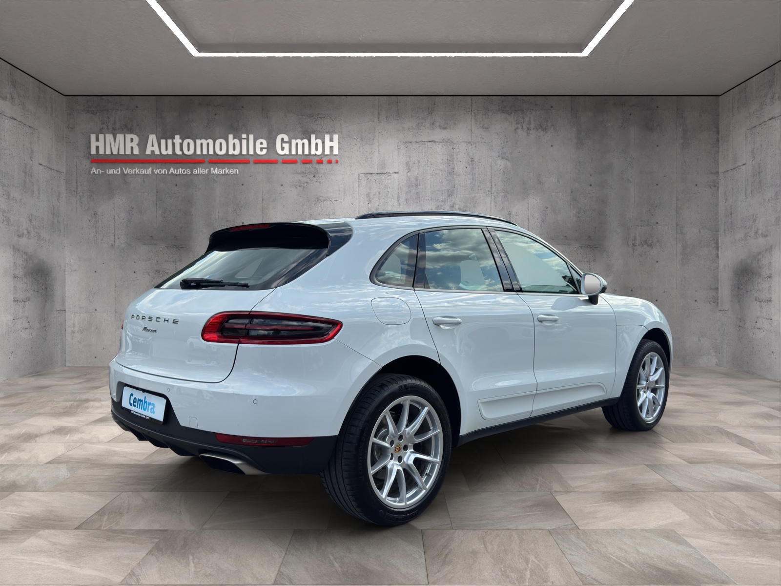 PORSCHE Macan PDK-showroom-element-3