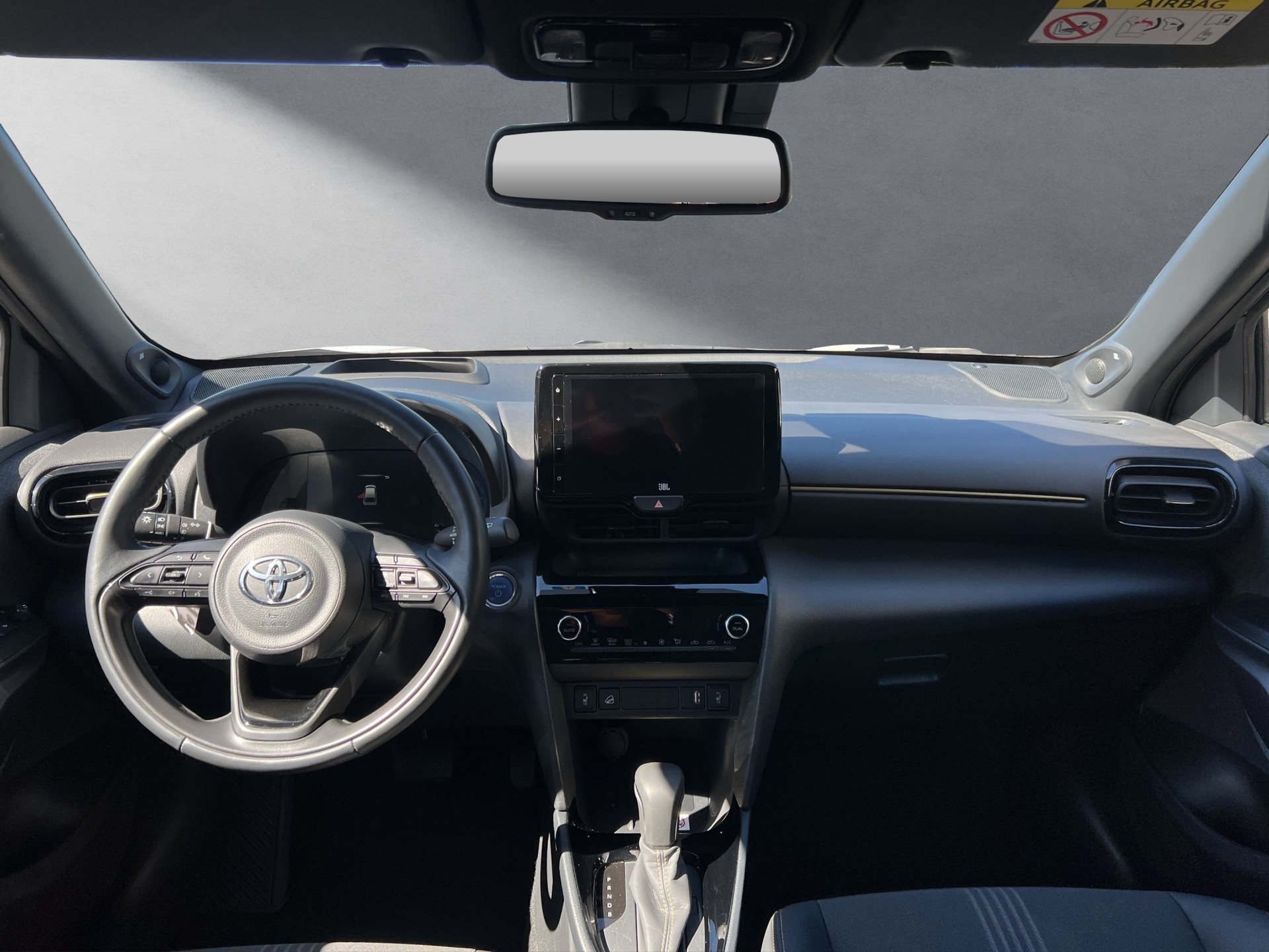 TOYOTA Yaris Cross 1.5 VVT-i HSD Adventure AWD-i-showroom-element-3