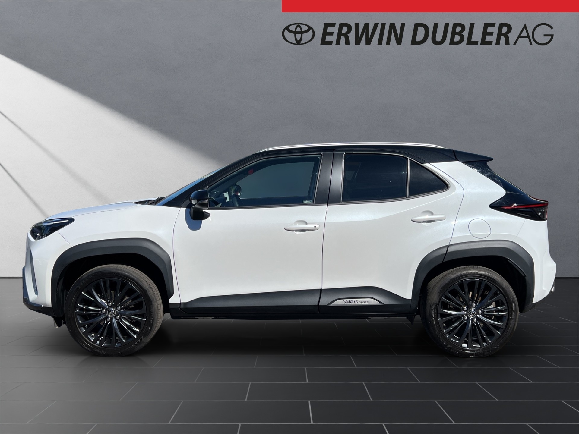 TOYOTA Yaris Cross 1.5 VVT-i HSD Adventure AWD-i-showroom-element-1