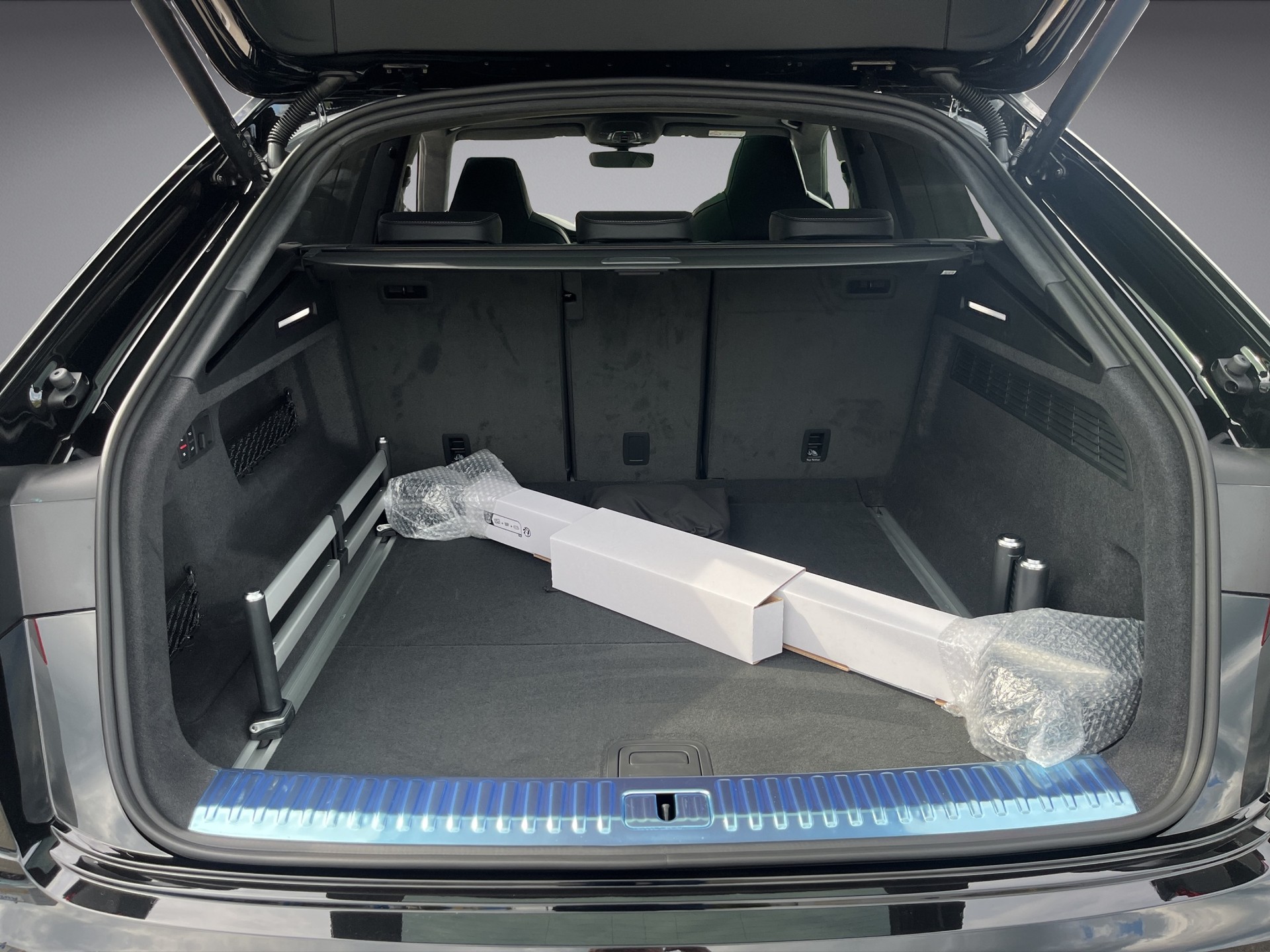 AUDI RSQ8 performance quattro*New Fahrzeug*Standheizung, AHK, Panodach, (5-Jahre Garantie)-image-13